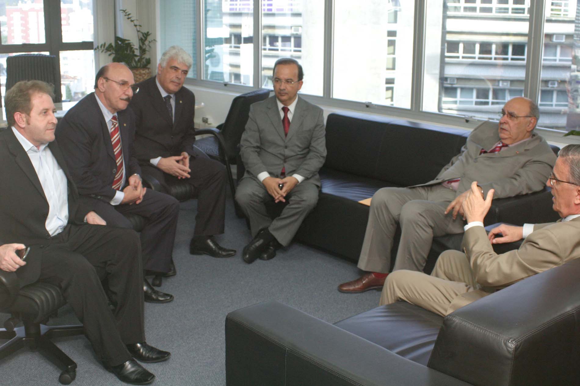 Presidente da Assembleia Legislativa visita TRE-SC