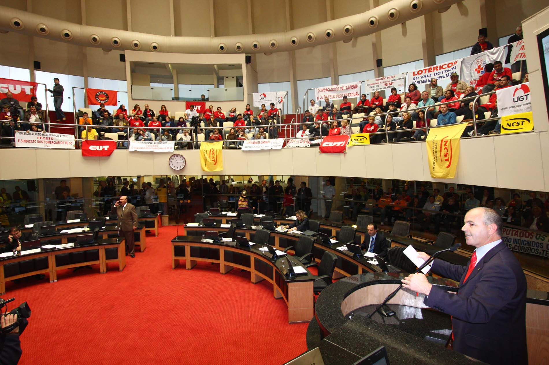 Parlamento aprova Salário Mínimo Regional