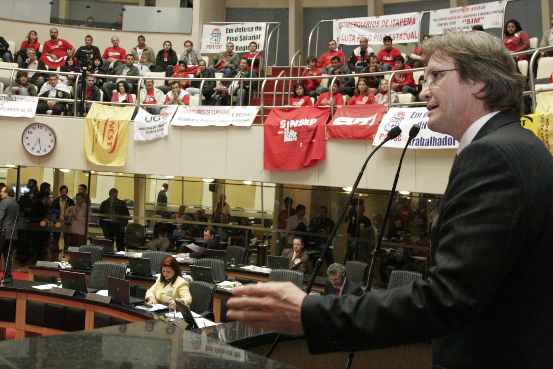 Dos Gabinetes – Aprovação do Salário Mínimo Estadual: “Foi uma vitória da democracia”, diz Uczai