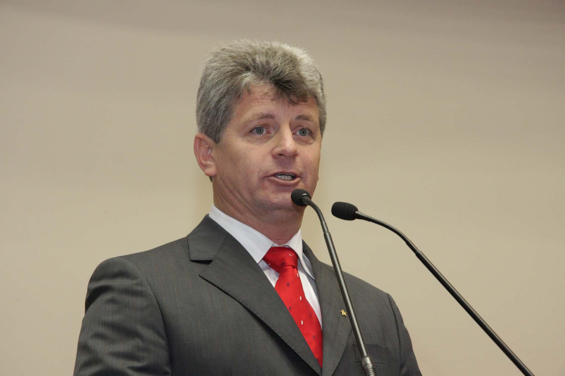 Círio Vandresen toma posse na vaga de Dirceu Dresch