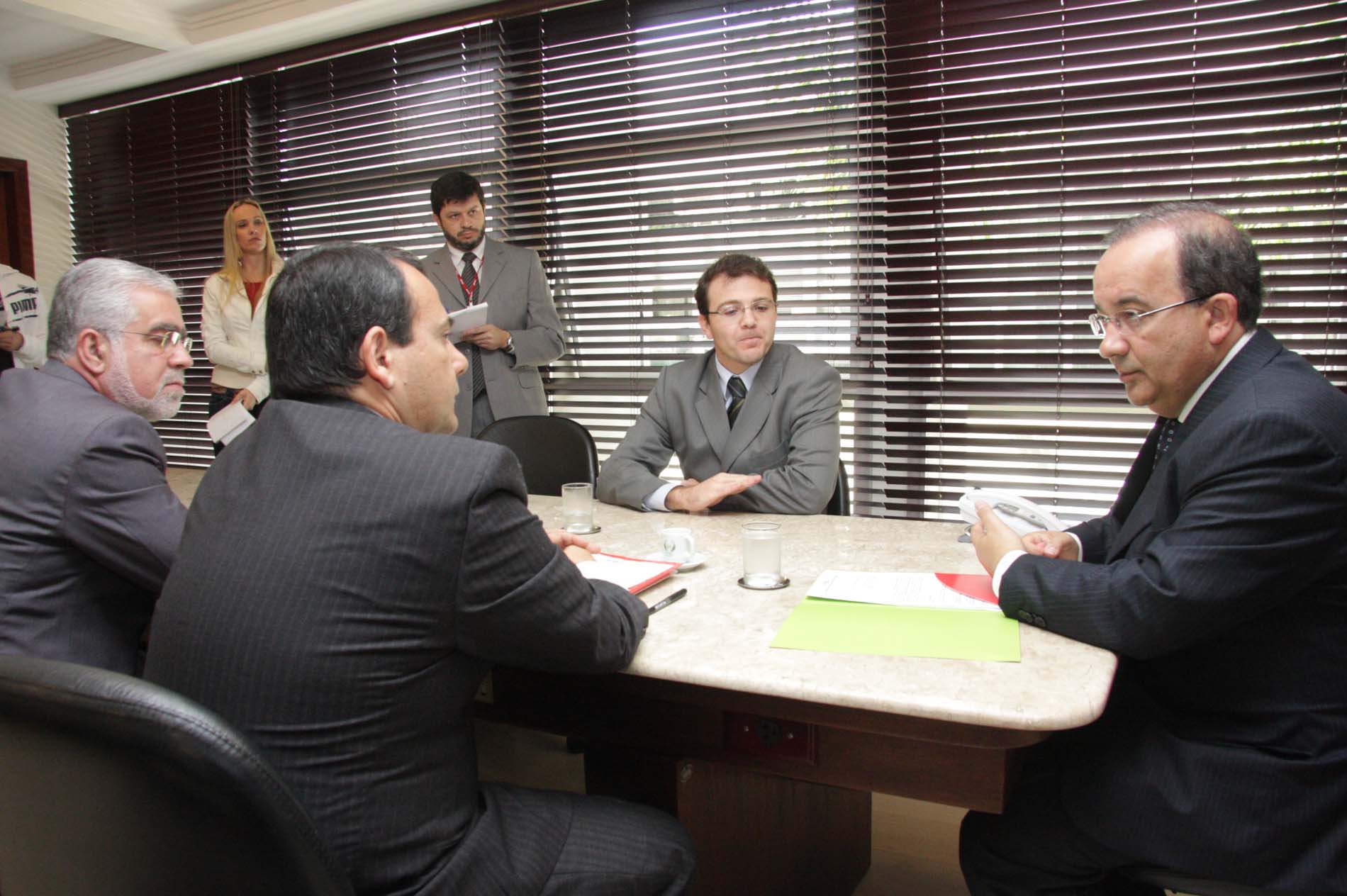 Assinatura de convênio entre ALESC e MP-SC