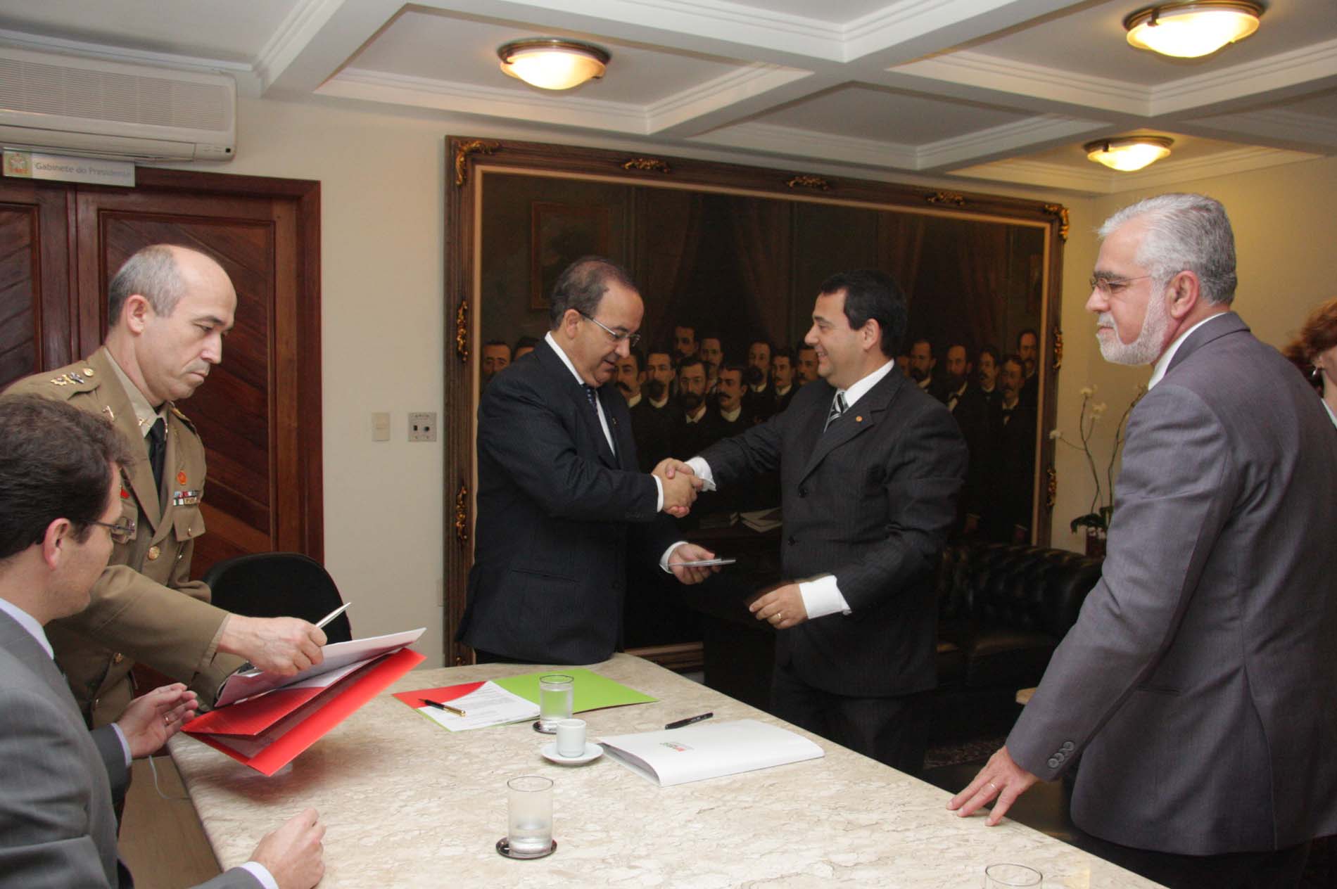 Assinatura de convênio entre ALESC e MP-SC
