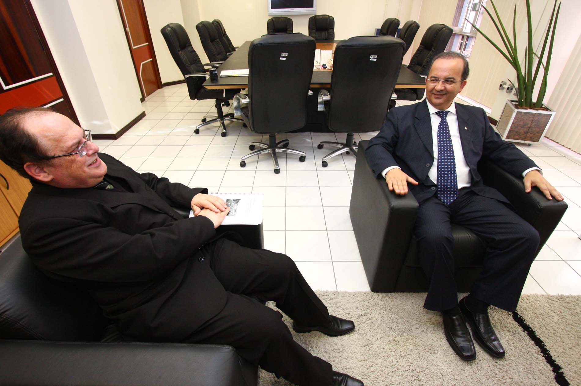 Jorginho Mello visita o juiz Alcides Vetorazzi