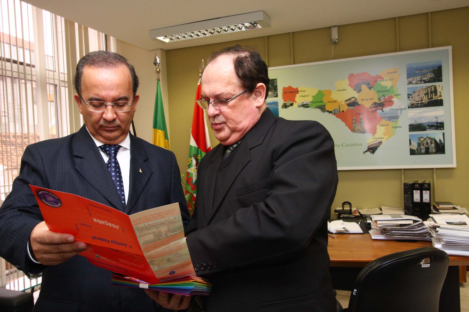 Deputado Jorginho Mello (PSDB) visita o juiz Alcides Vetorazzi