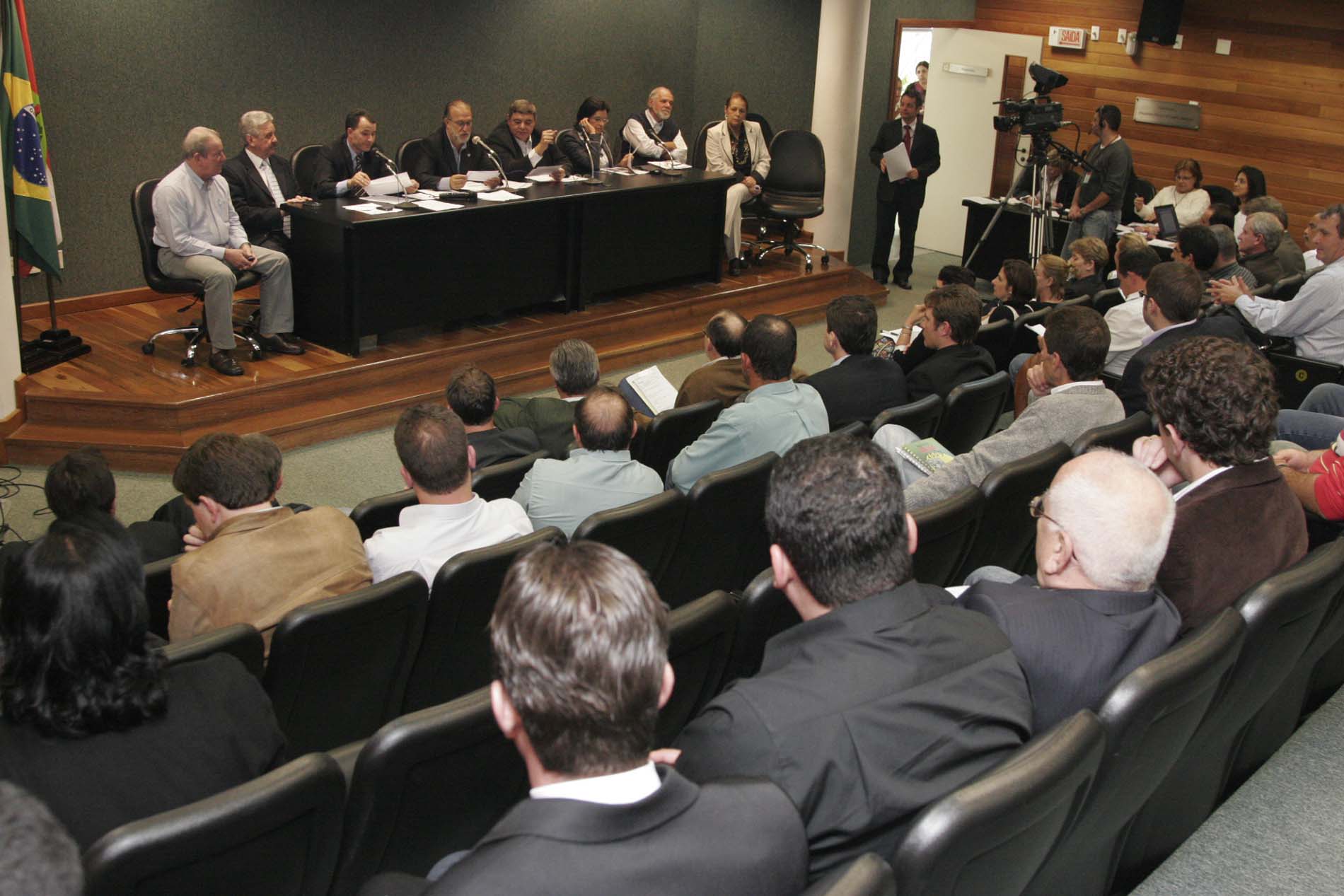 Reunião sobre a demarcação de terras indígenas