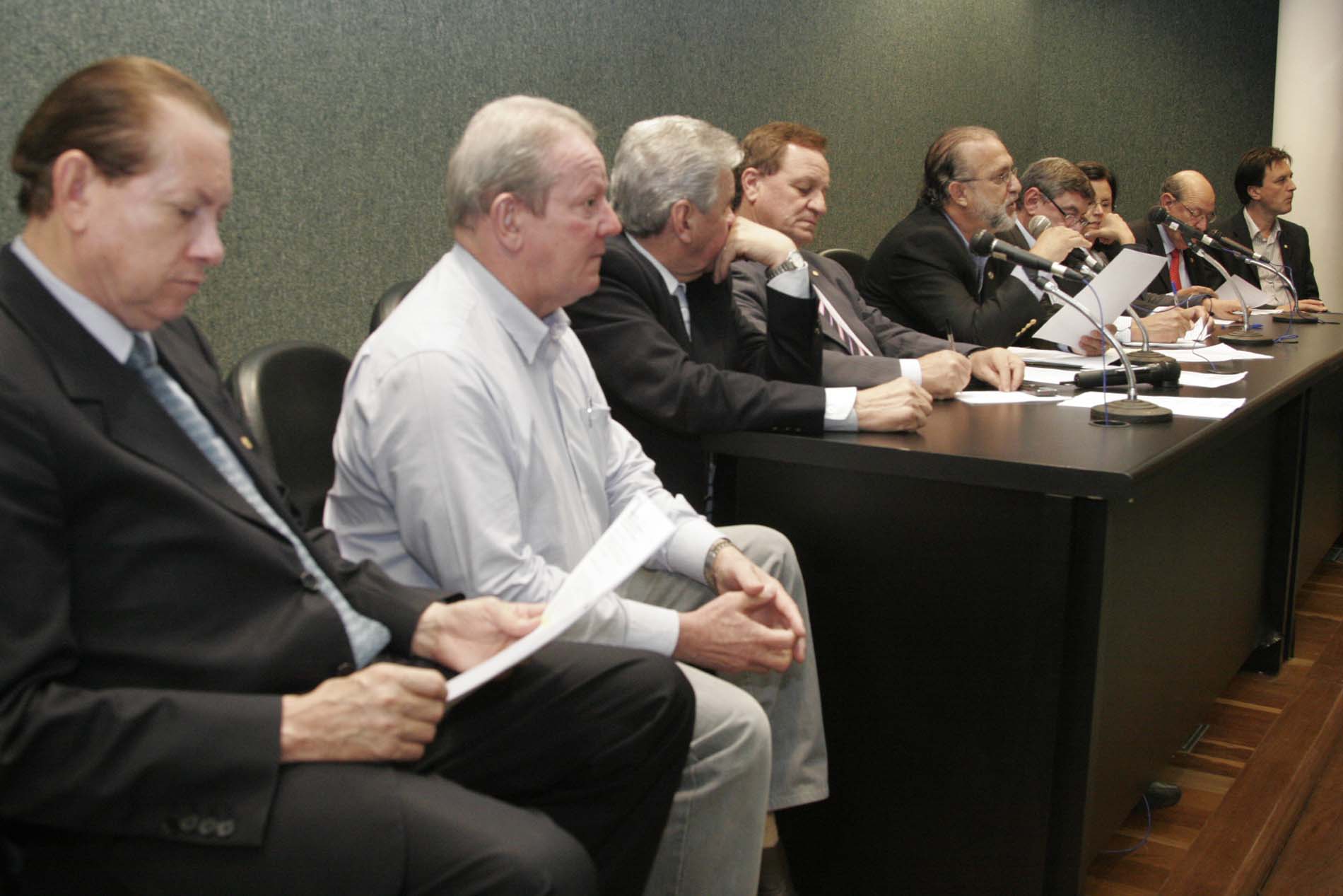 Reunião sobre a demarcação de terras indígenas