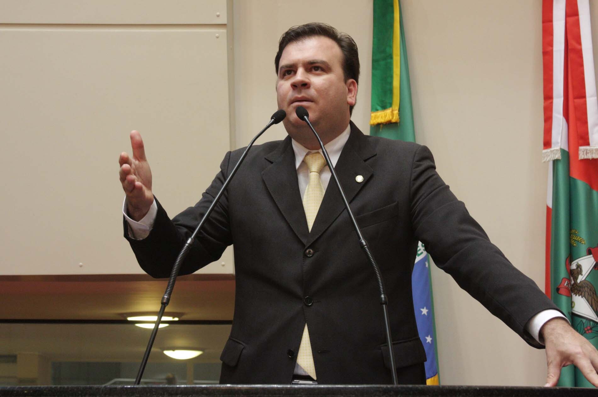 Dos gabinetes – Deputado Tomelin manifesta preocupação com as chuvas