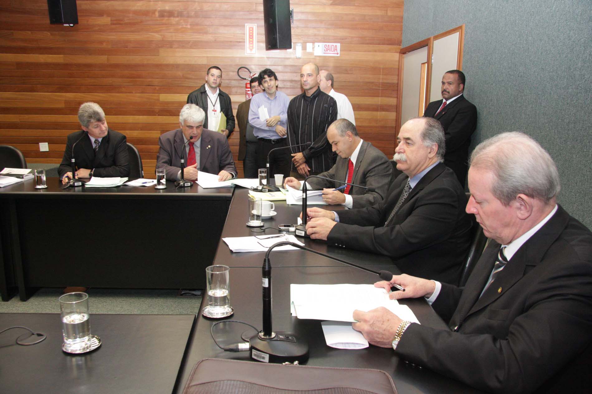 CCJ aprova projeto que beneficia idosos na tramitação de processos