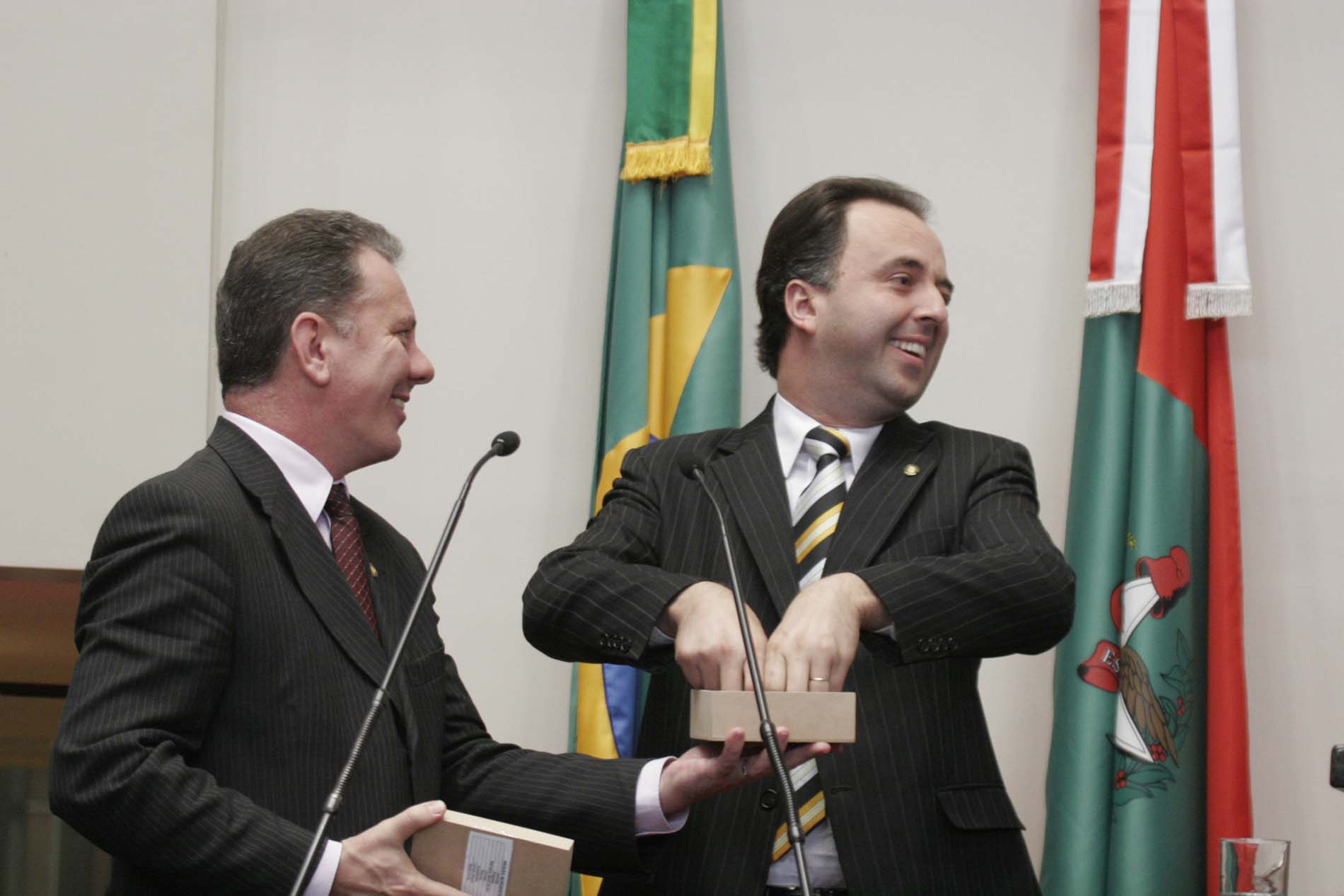 Deputados sorteiam escolas para o Parlamento Jovem