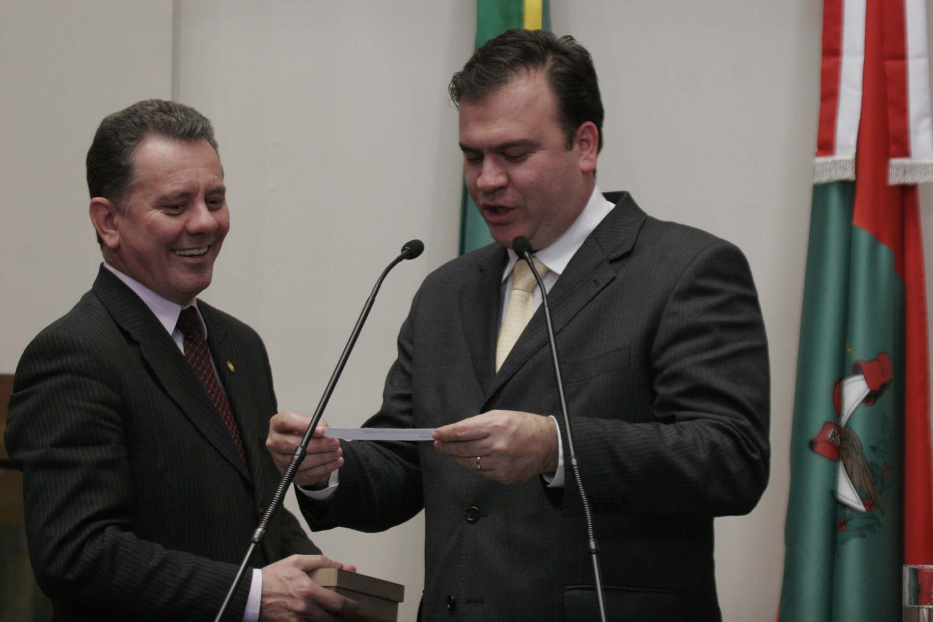 Deputados sorteiam escolas para o Parlamento Jovem
