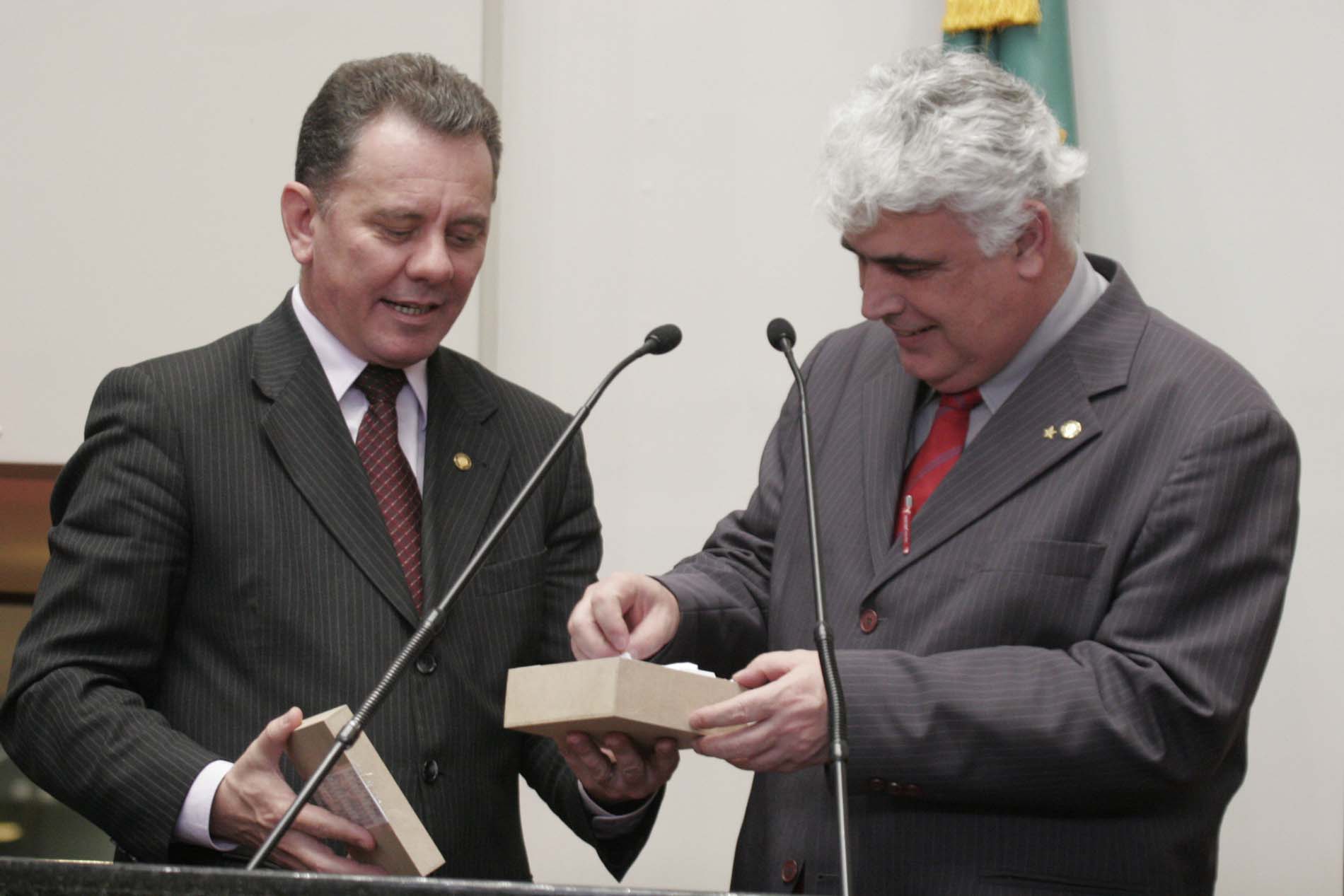 Deputados sorteiam escolas para o Parlamento Jovem