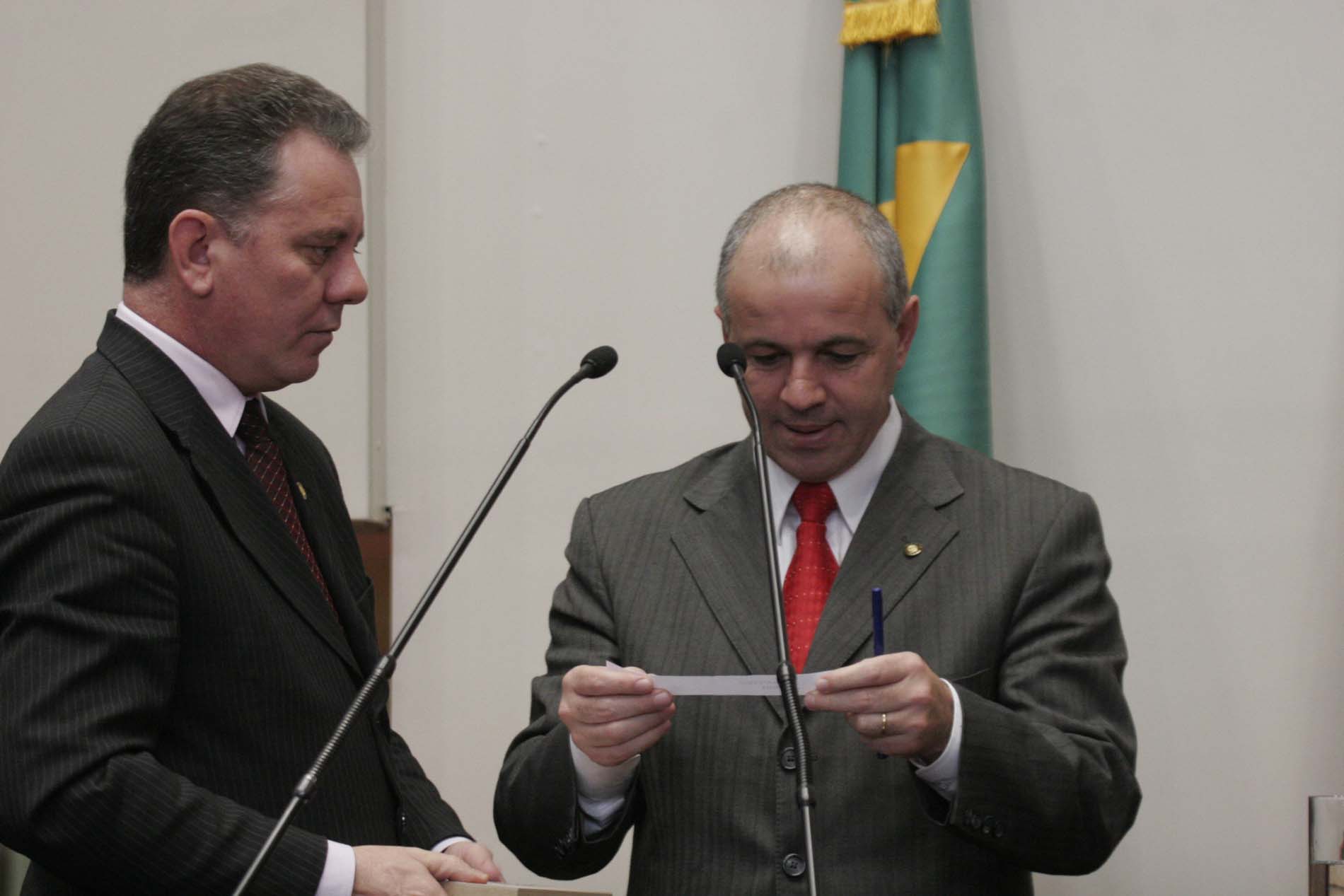 Deputados sorteiam escolas para o Parlamento Jovem