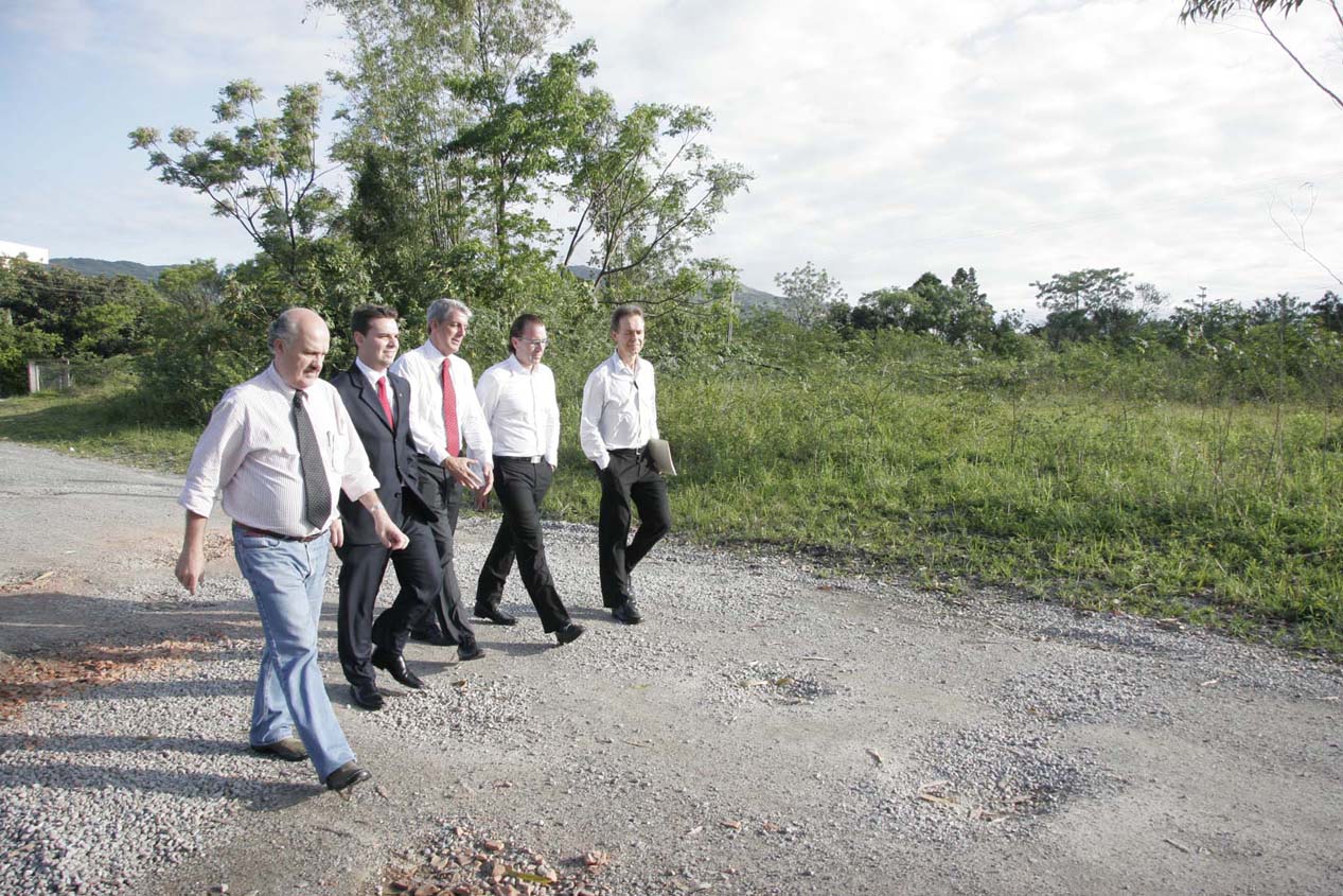 Visita a área de construção do Jadim Botânico