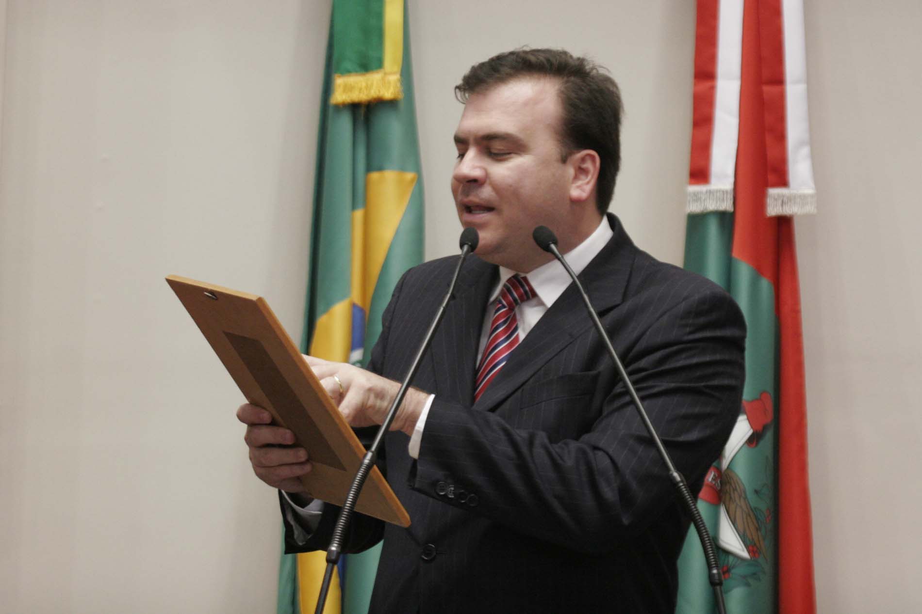 Tomelin apresenta decreto de 1943 que já sugeria medidas contra enchentes em Blumenau