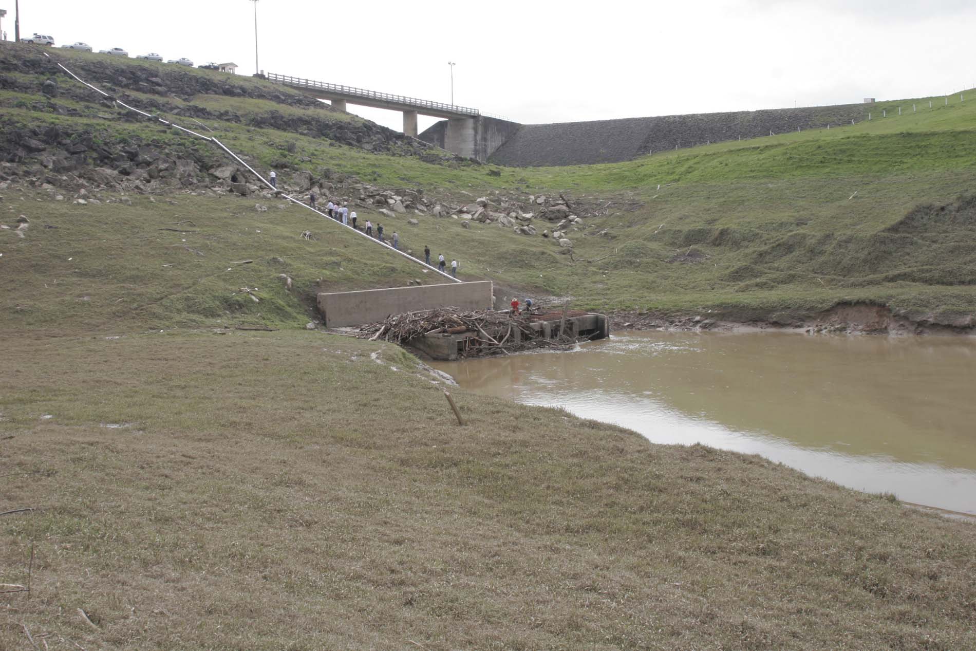 Deputados do Fórum Parlamentar de Prevenção e Contenção de Desastres Naturais visitam barragens