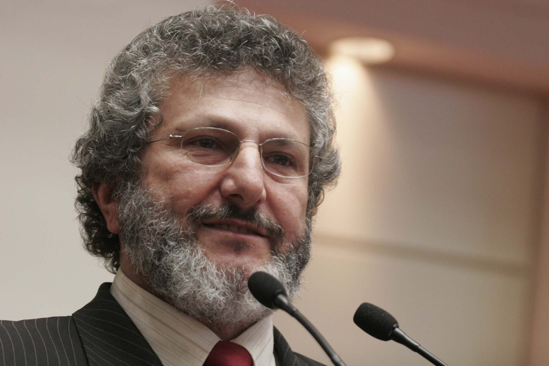 Dos Gabinetes – Padre Pedro defende legislação tratando meio ambiente, prevenção e auxílio em catást