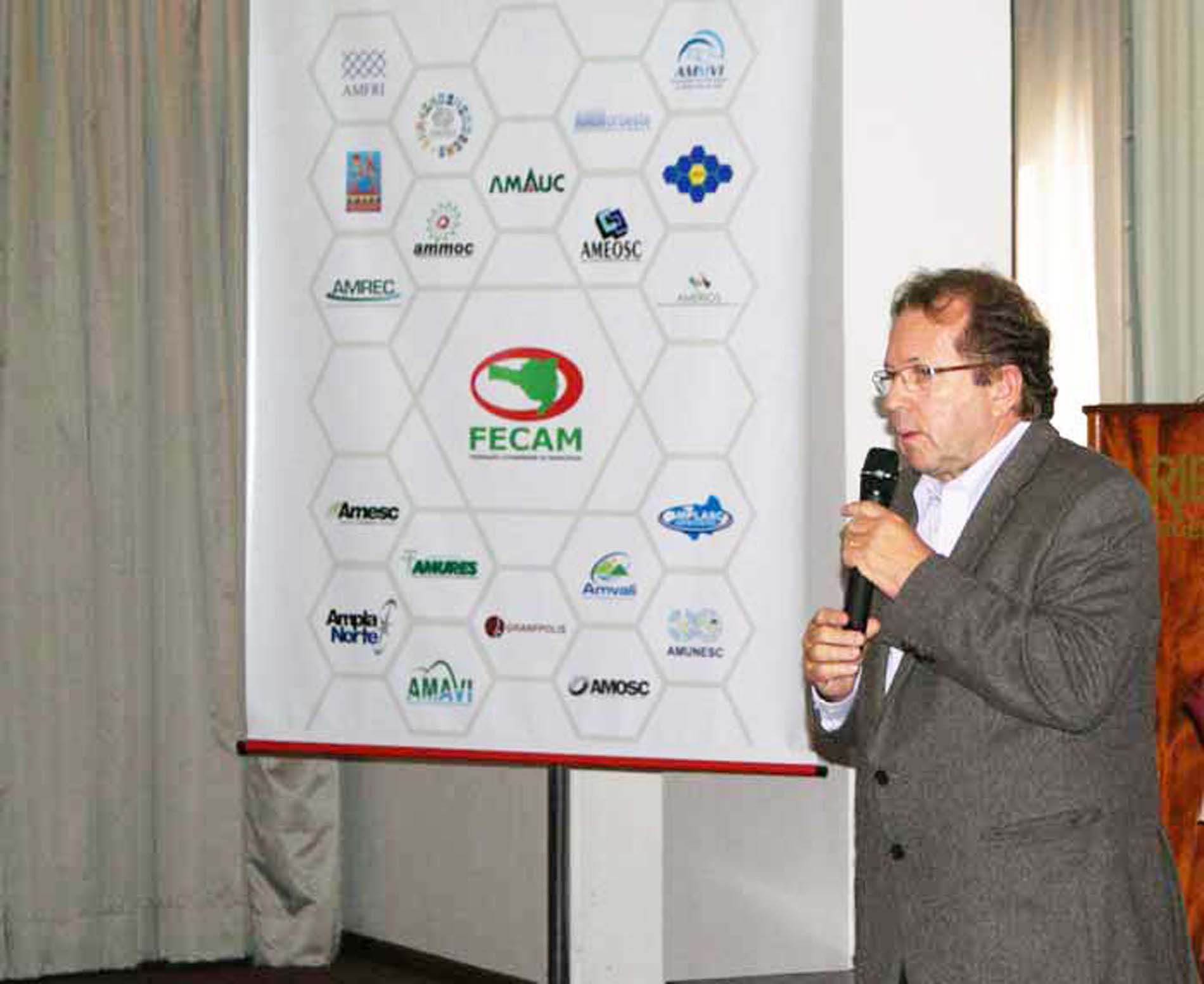 Seminário sobre turismo discutiu o planejamento participativo do setor em Santa Catarina