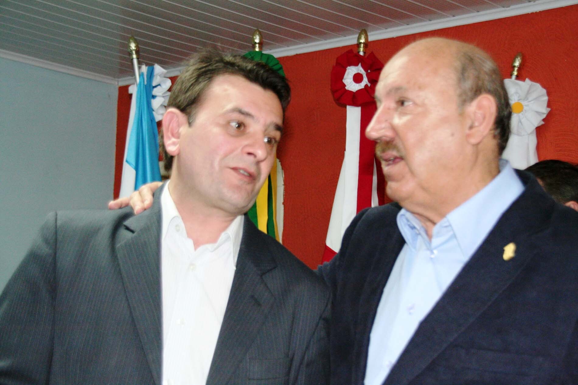 Dos Gabinetes – Governador assina ordem de serviço do Aeroporto Regional de Correia Pinto