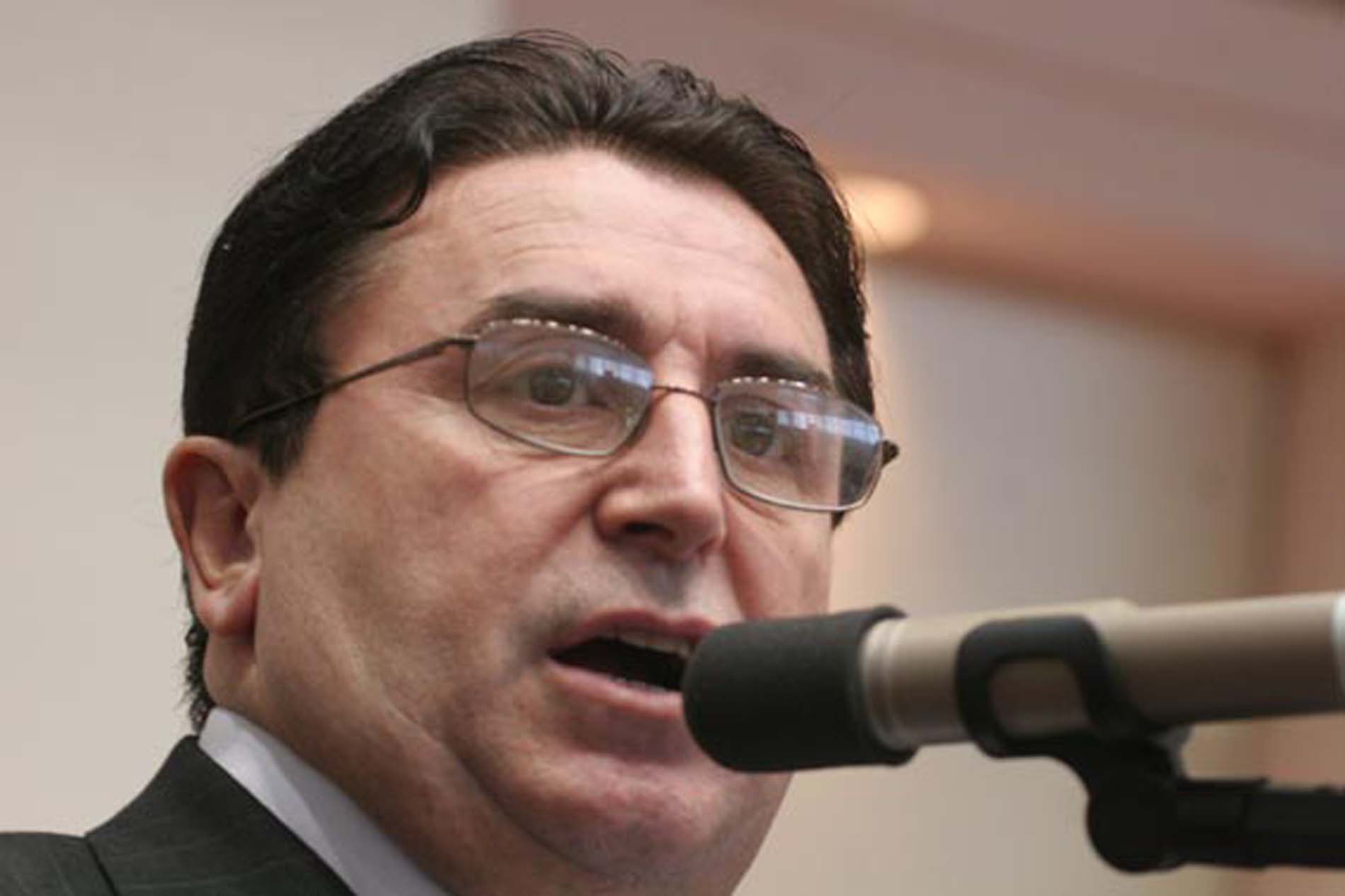 Aprovada a proibição de fumo em lugares fechados