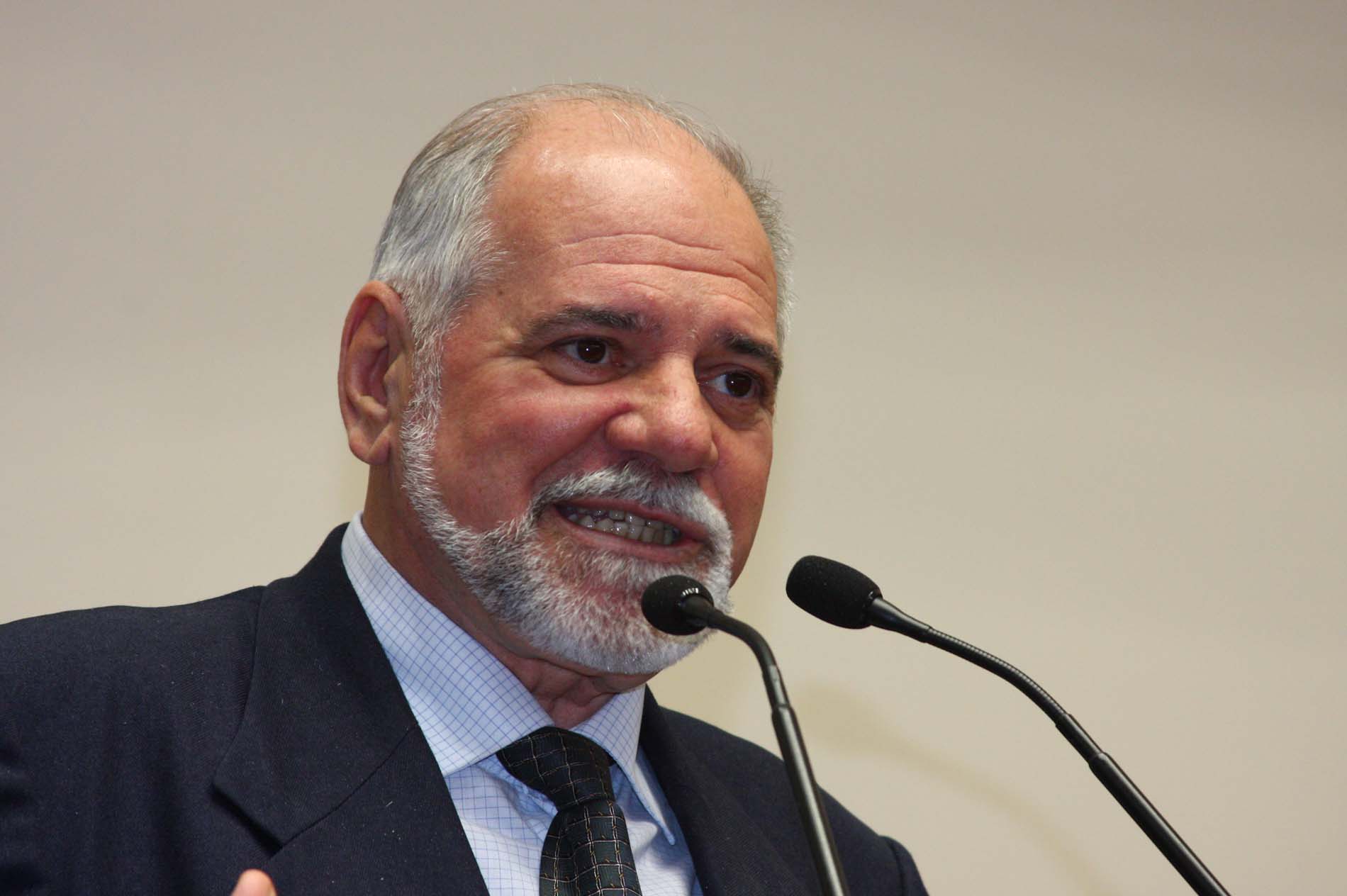 Propostas que beneficiam o desenvolvimento social são apresentadas em Plenário