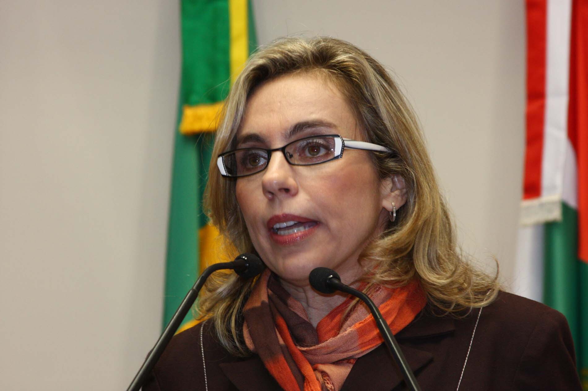 Dos Gabinetes – Projeto de Ana Paula facilita acesso de deficientes visuais a concursos públicos