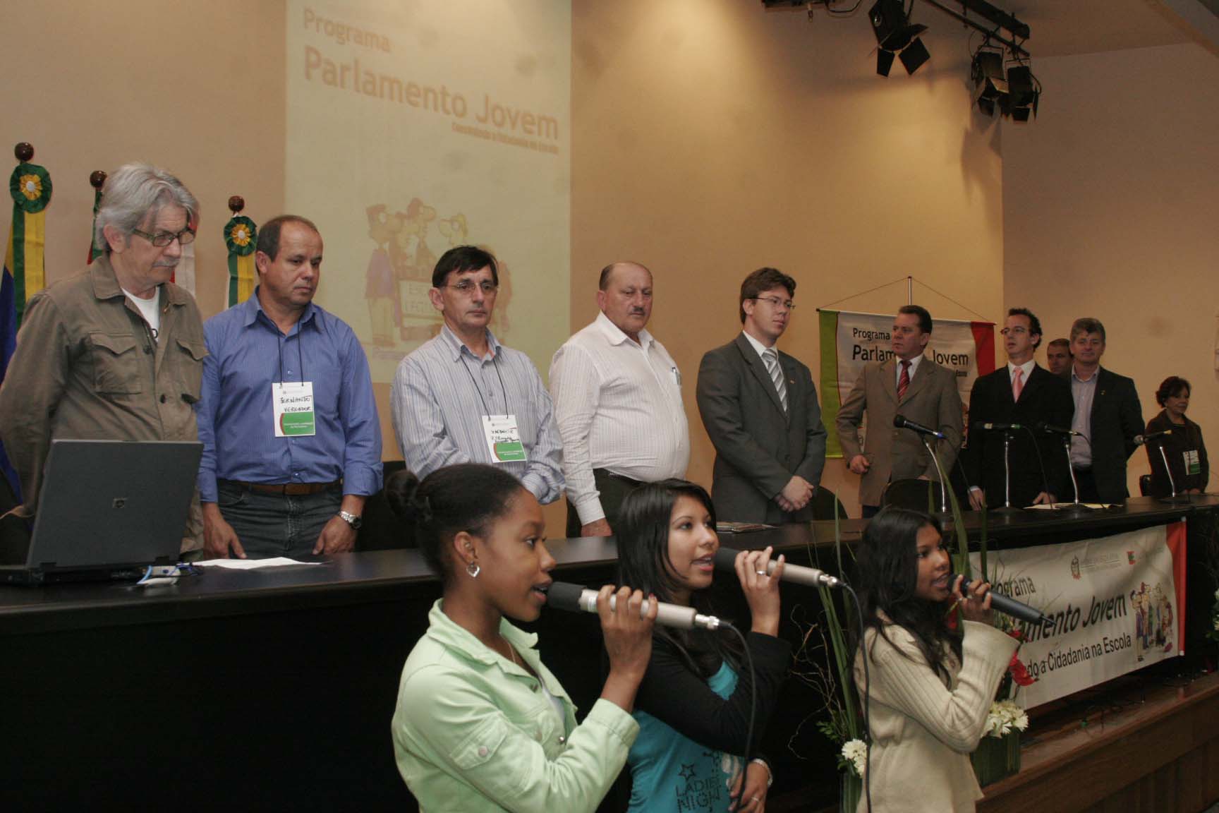 Programa Parlamento Jovem mobiliza estudantes para a cidadania