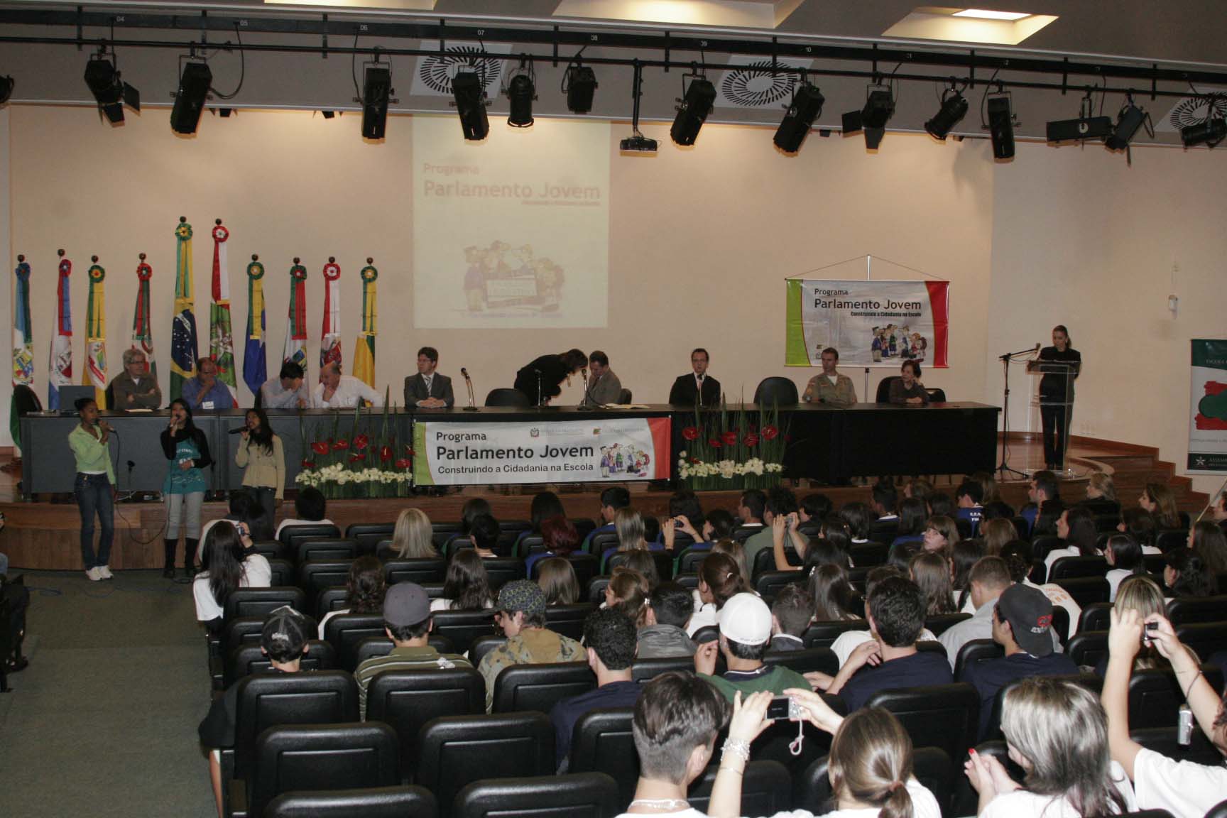 Programa Parlamento Jovem mobiliza estudantes para a cidadania