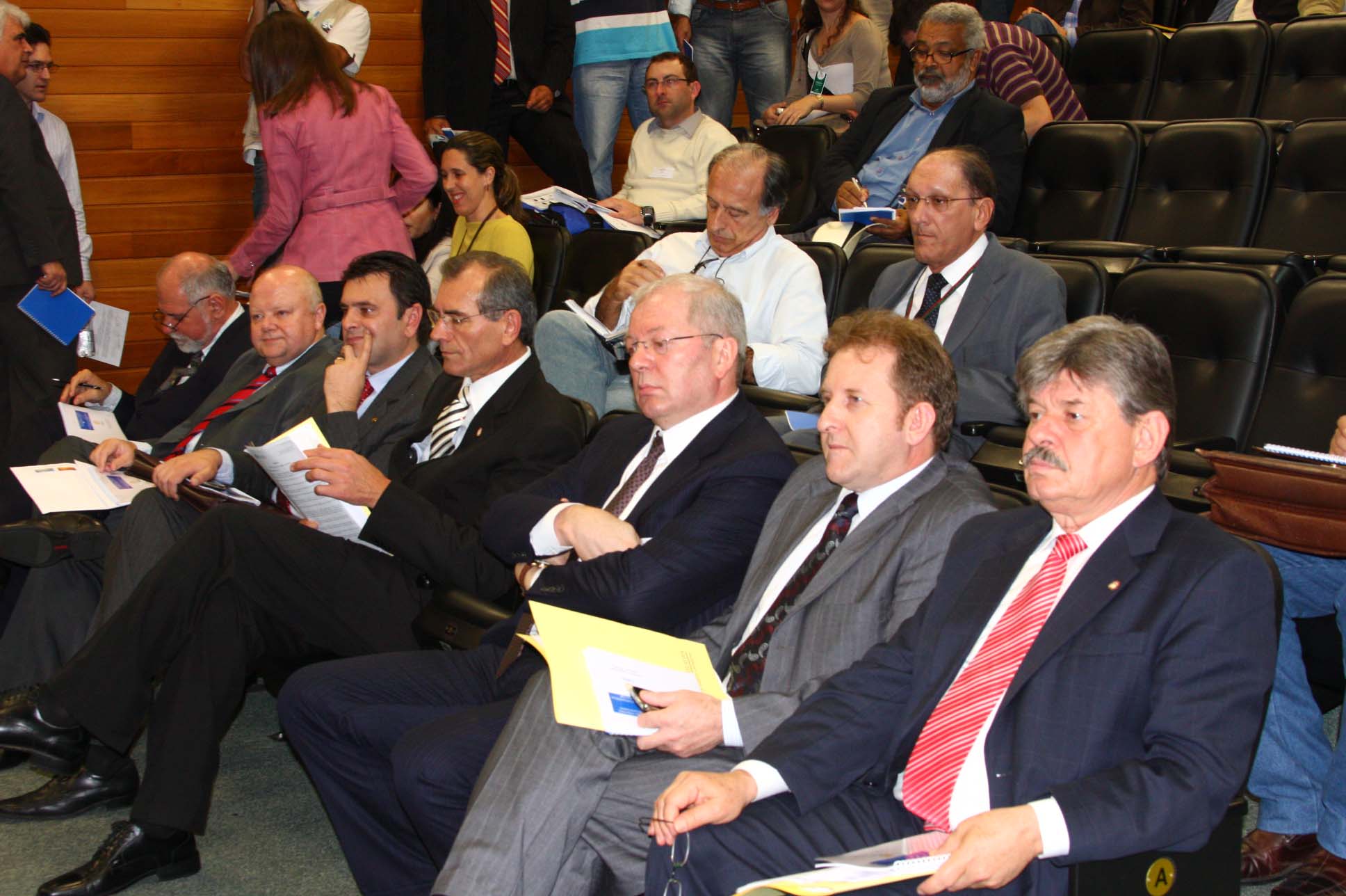 Lírio Parizotto presta esclarecimento sobre Celesc