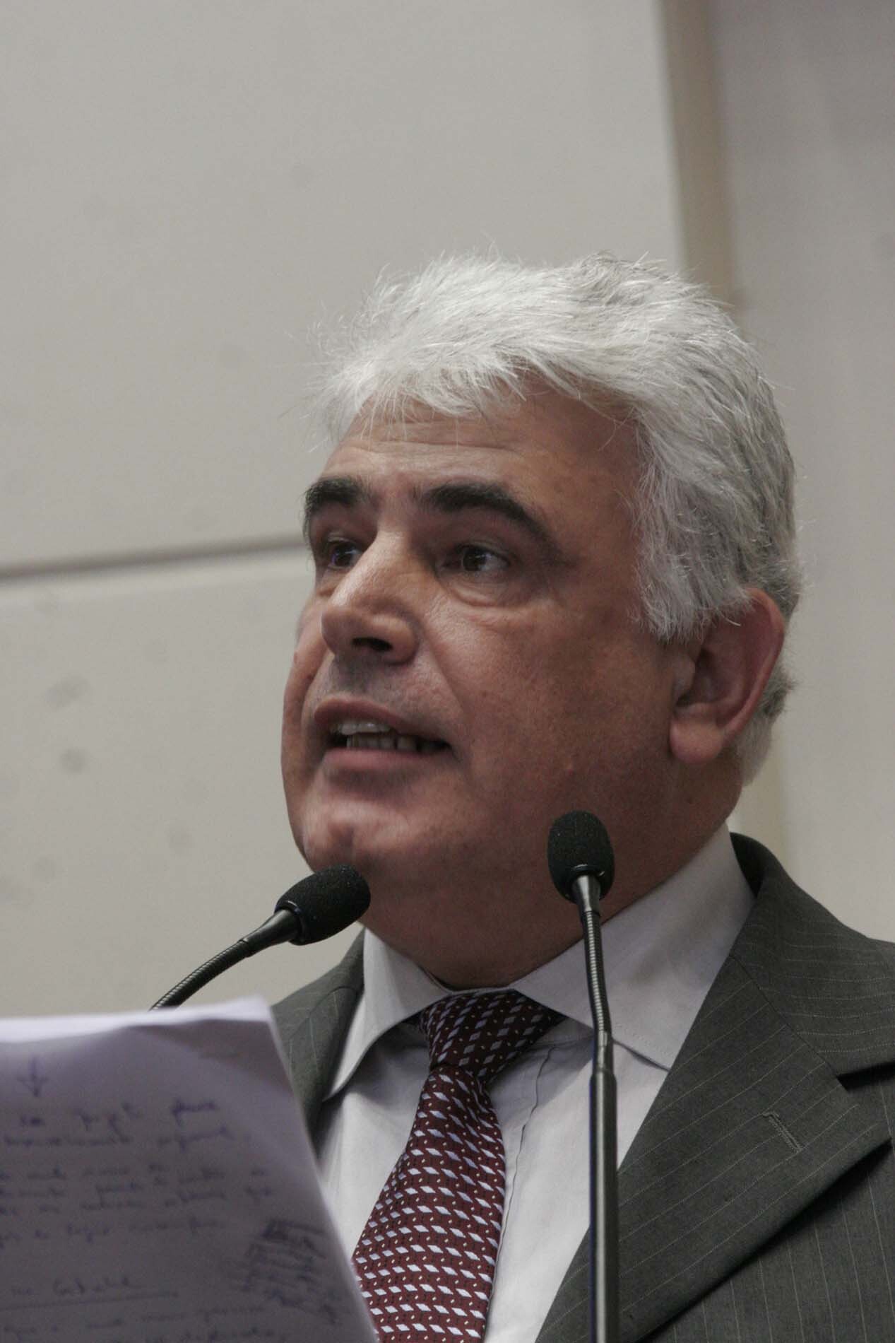 Dos Gabinetes – PT quer coibir abusos de bancos, cartões e telefônicas contra o consumidor