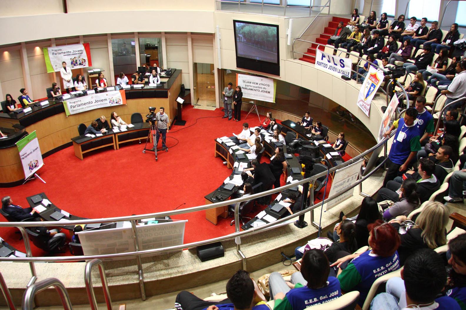 Deputados-estudantes aprovam projetos na 8ª Edição do Parlamento Jovem