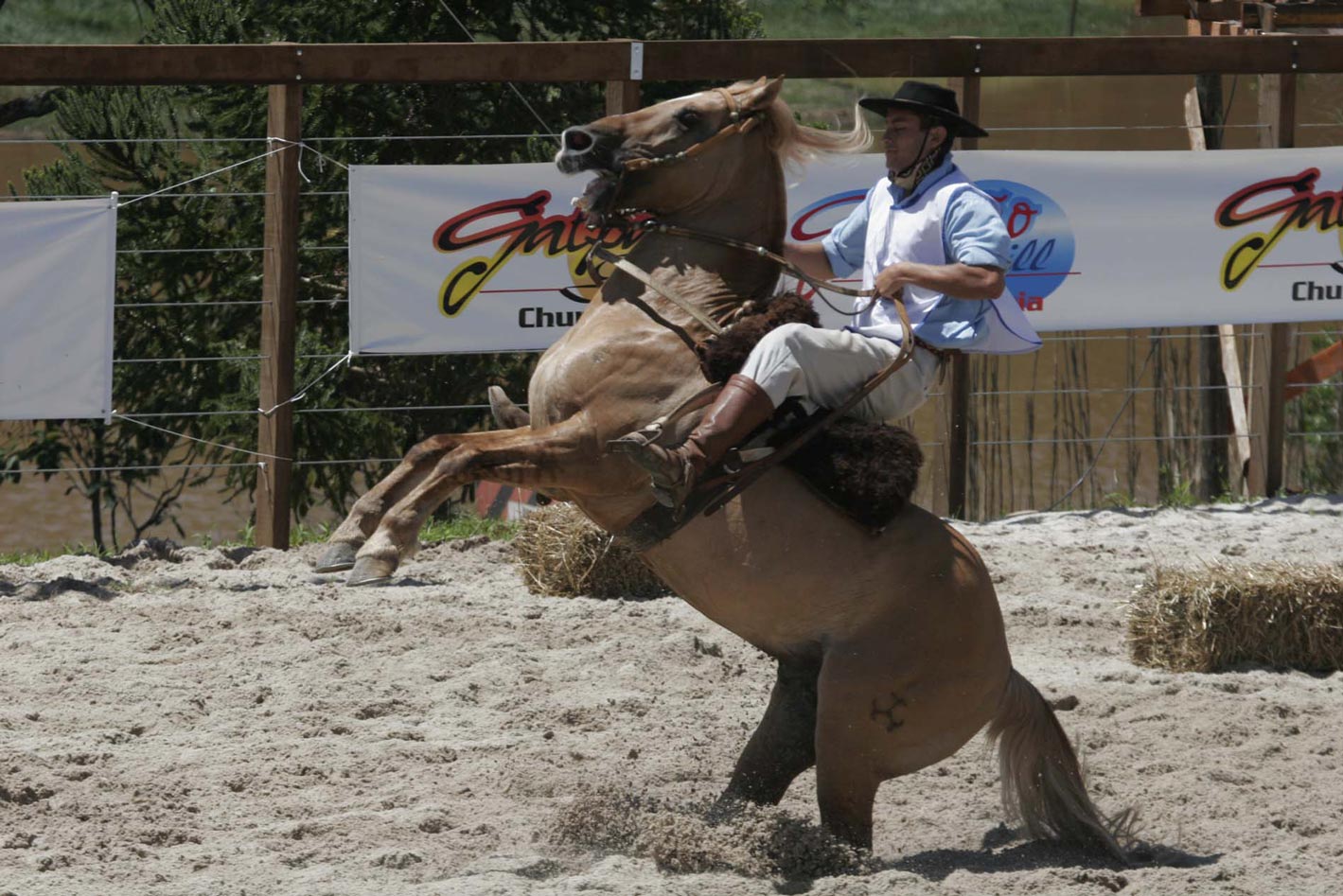 Partcipante executa manobra obrigatoria em prova de Freio de Ouro