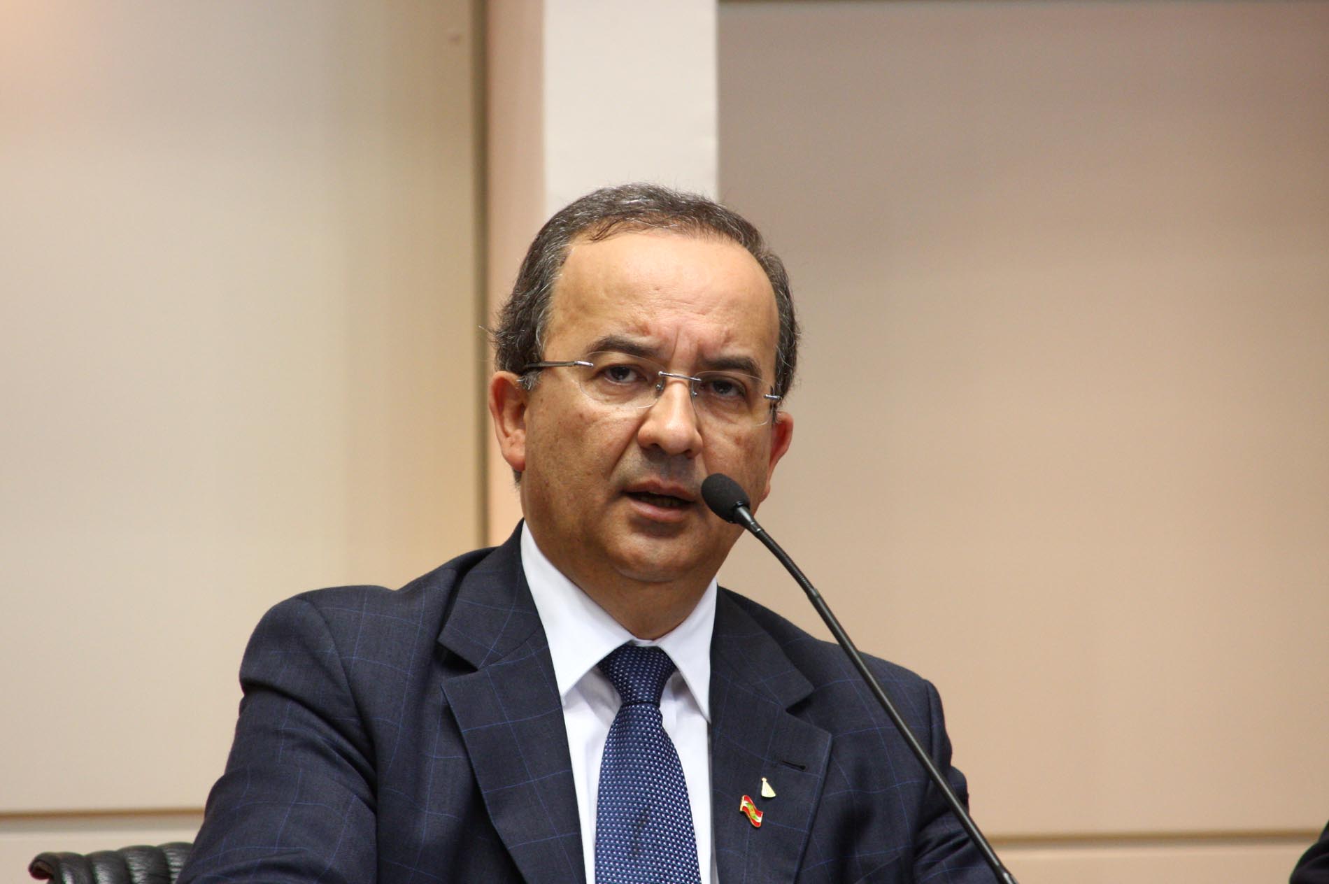 Governador em exercício – Jorginho Mello (PSDB)