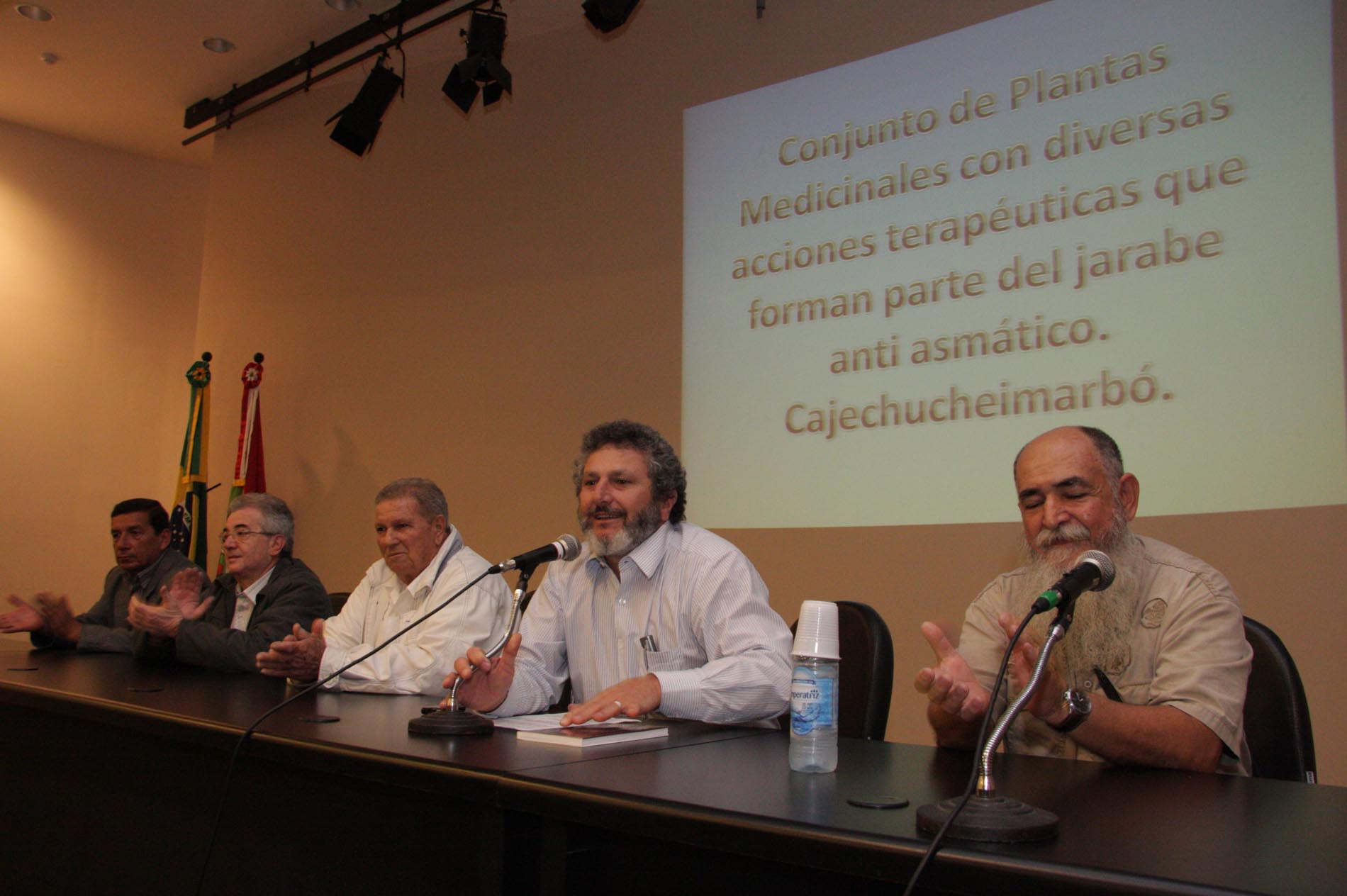 Palestra sobre plantas medicinais.