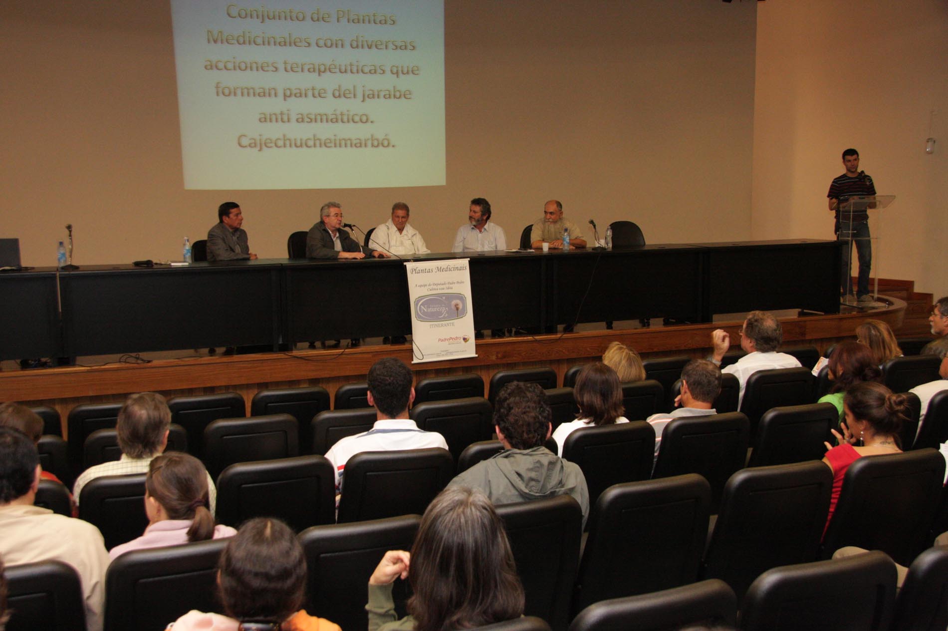 Palestra sobre plantas medicinais.