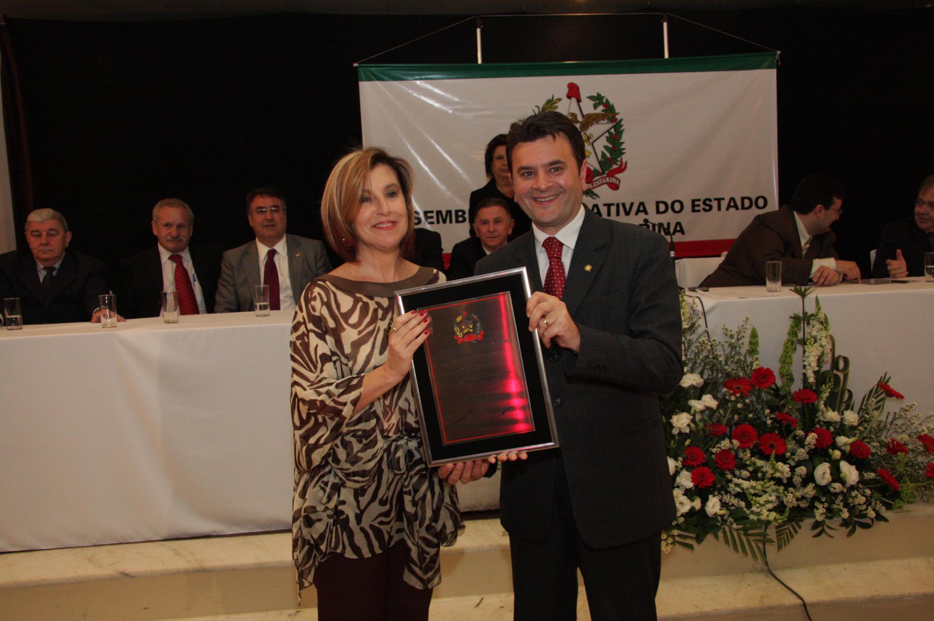 Sessão Solene em homenagem ao Jornal Correio Lageano pela passagem dos seus 70 anos de fundação e o lançamento do livro -José Paschoal Baggio - Da Madeira ao Jornalismo- de Jonilda Wagner.
