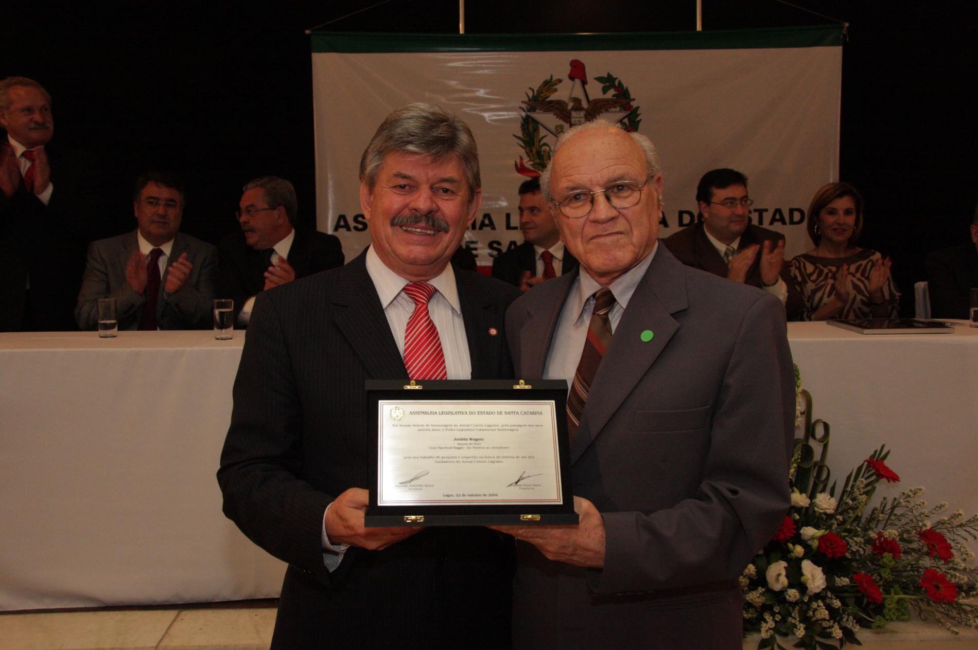 Parlamento catarinense presta homenagem ao Correio Lageano
