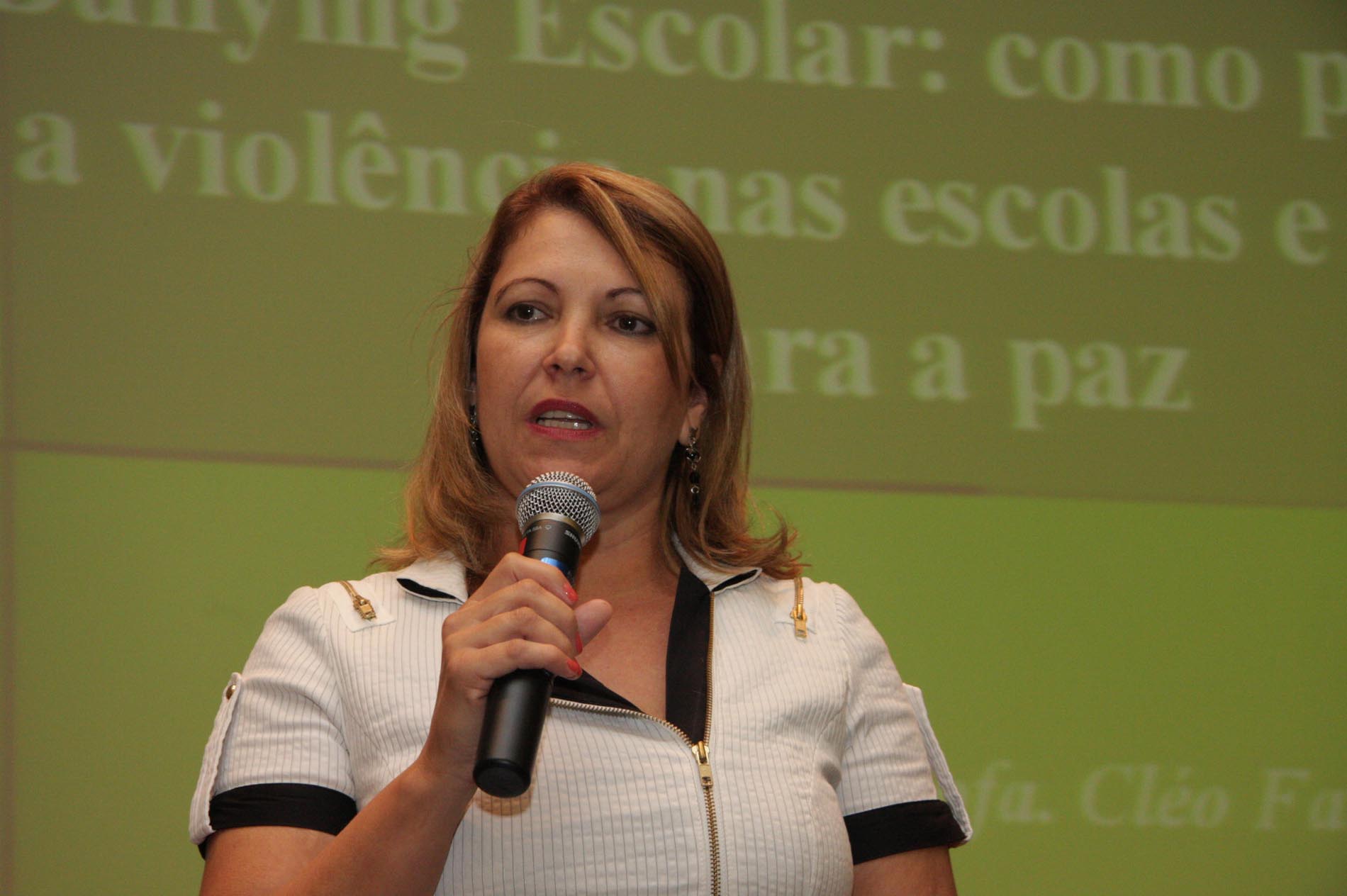 Seminário Regional  - Os Desafios da Educação Brasileira: Violência e Drogas nas Escolas - Cléo Fante