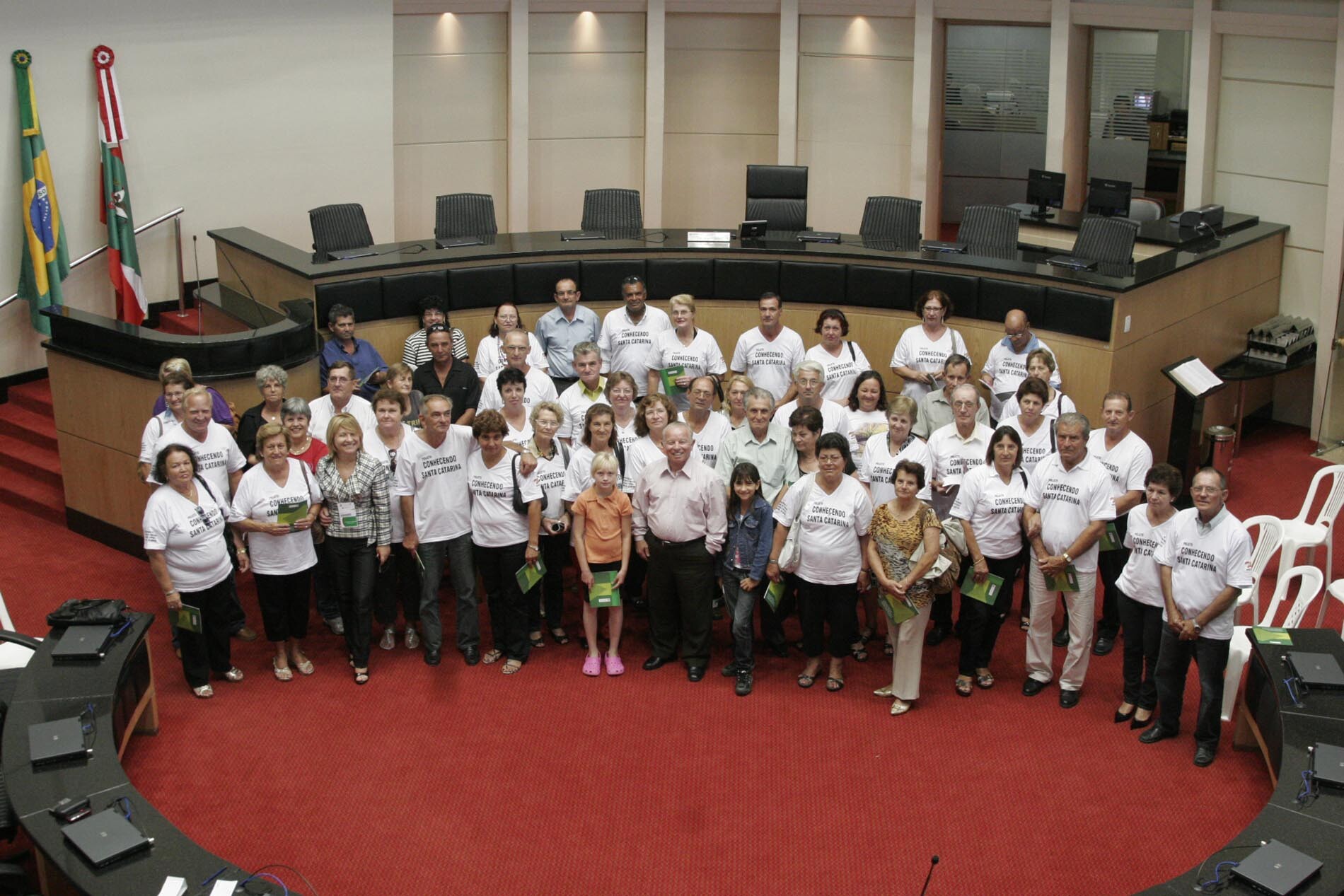 Dos Gabinetes – Idosos de Navegantes visitam o Legislativo estadual