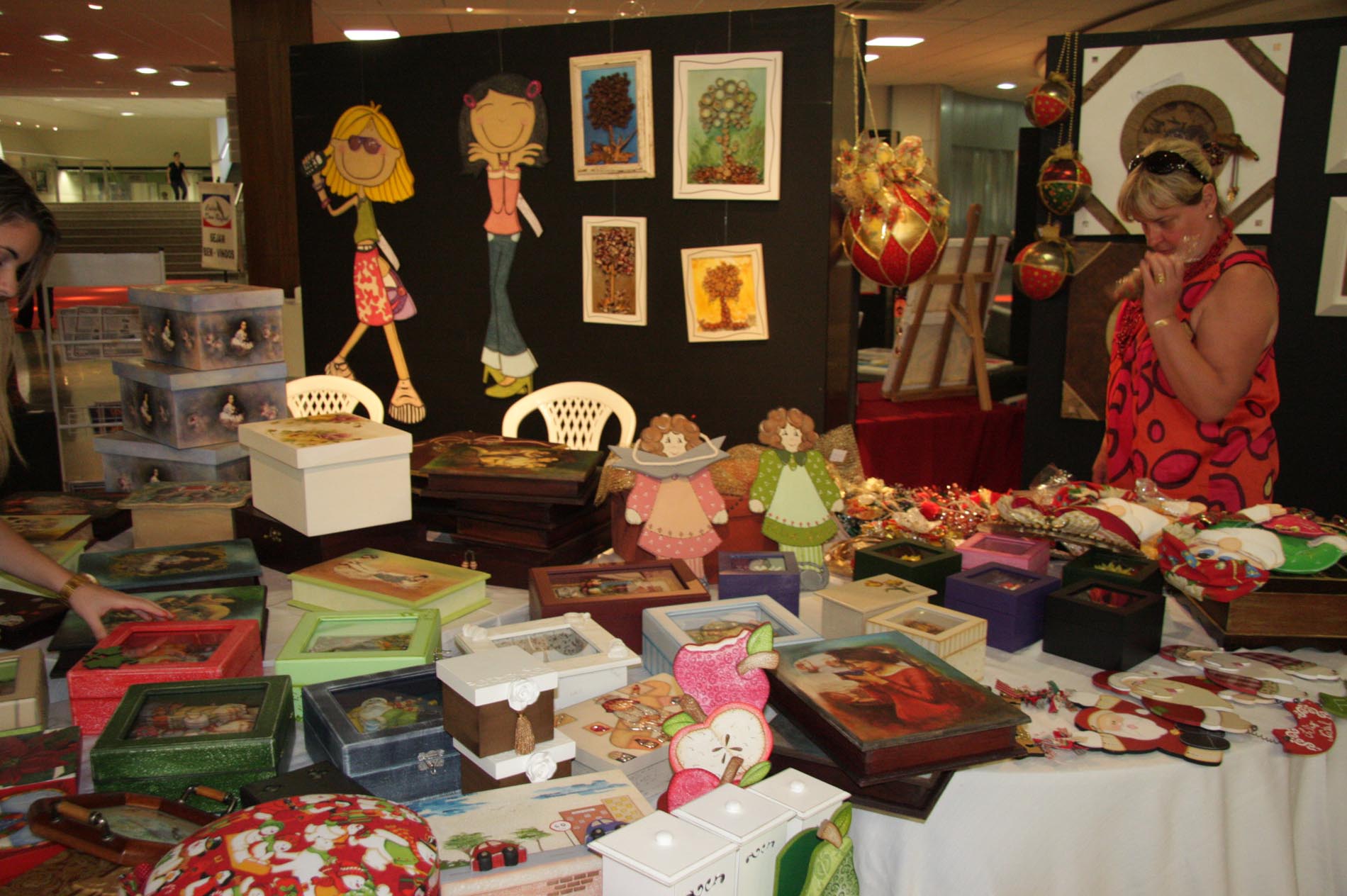 Exposição da Associação das Mulheres Oestinas em Florianópolis - AMOFLOR