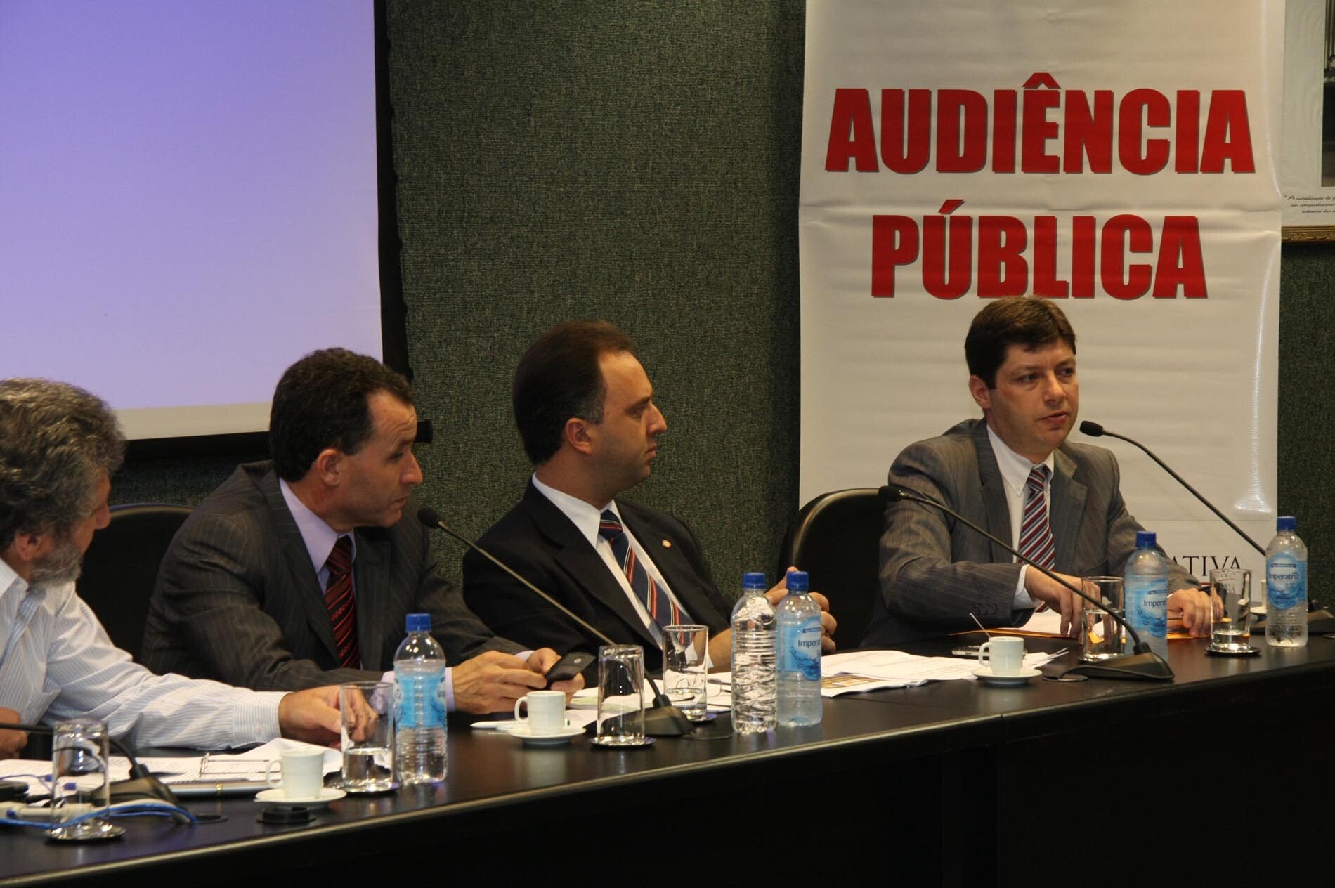 Dos Gabinetes – Alvará para shows e eventos serão, finalmente, regulamentados