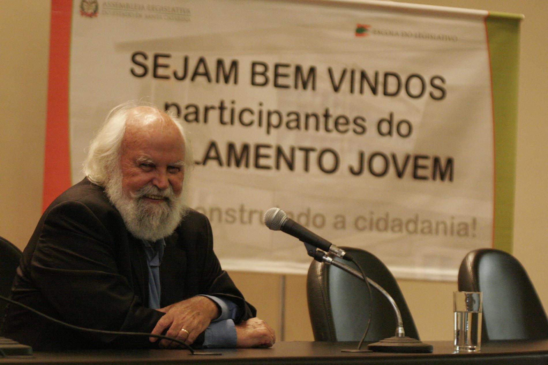 Palestra sobre ética empolga participantes do Parlamento Jovem