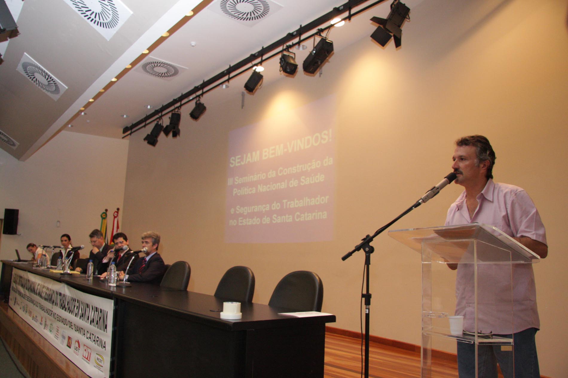 III Seminário sobre a Construção da Política Nacional de Saúde e Segurança do Trabalhador em Santa Catarina e do Seminário NTEP - Nexo Técnico Epidemiológico Previdenciário e Saúde dos Trabalhadores.