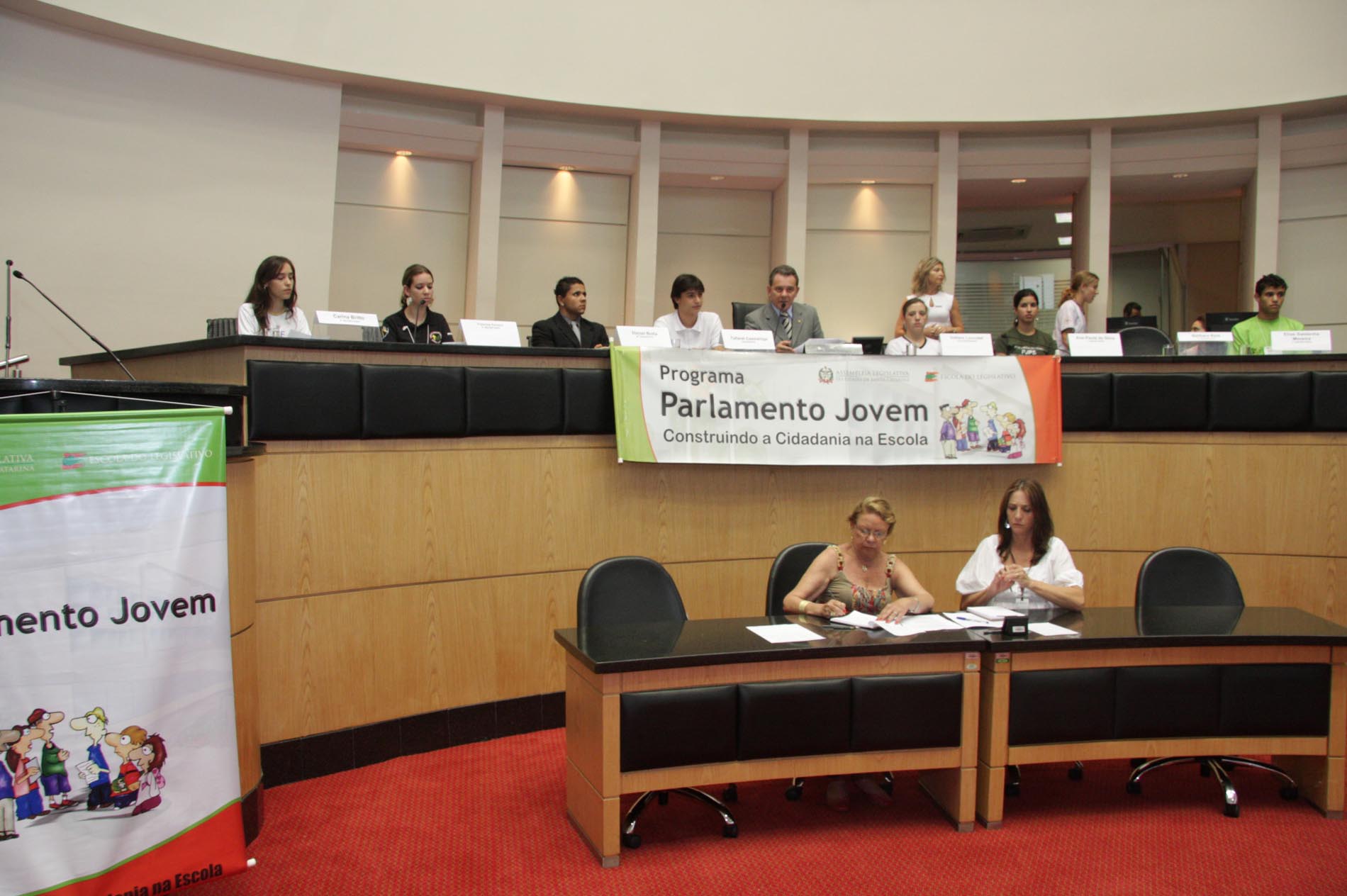 Jovens exercitam a cidadania na 9ª Edição do Parlamento Jovem