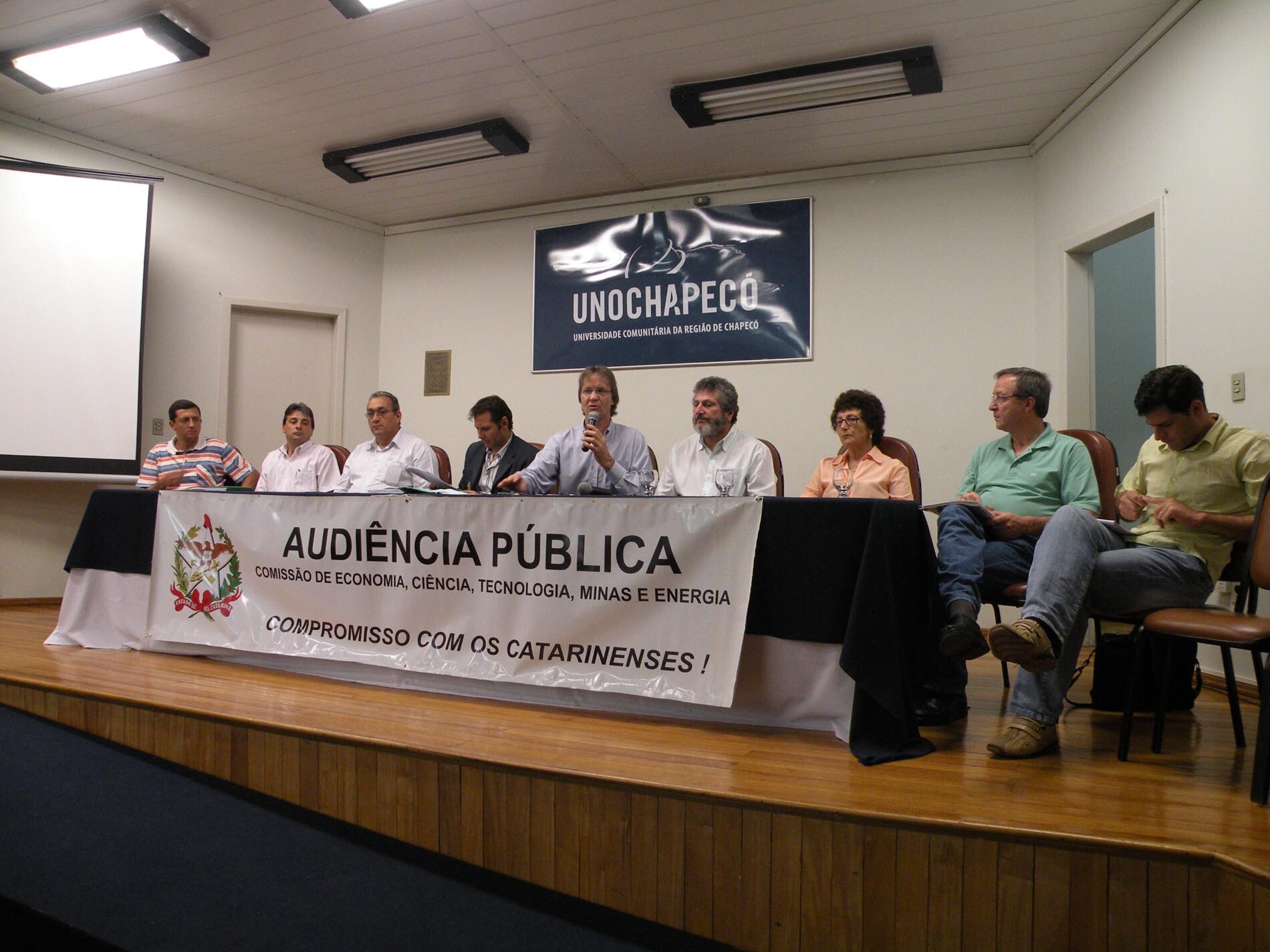 Dos Gabinetes – Uczai e Padre Pedro debatem situação dos avicultores no Oeste