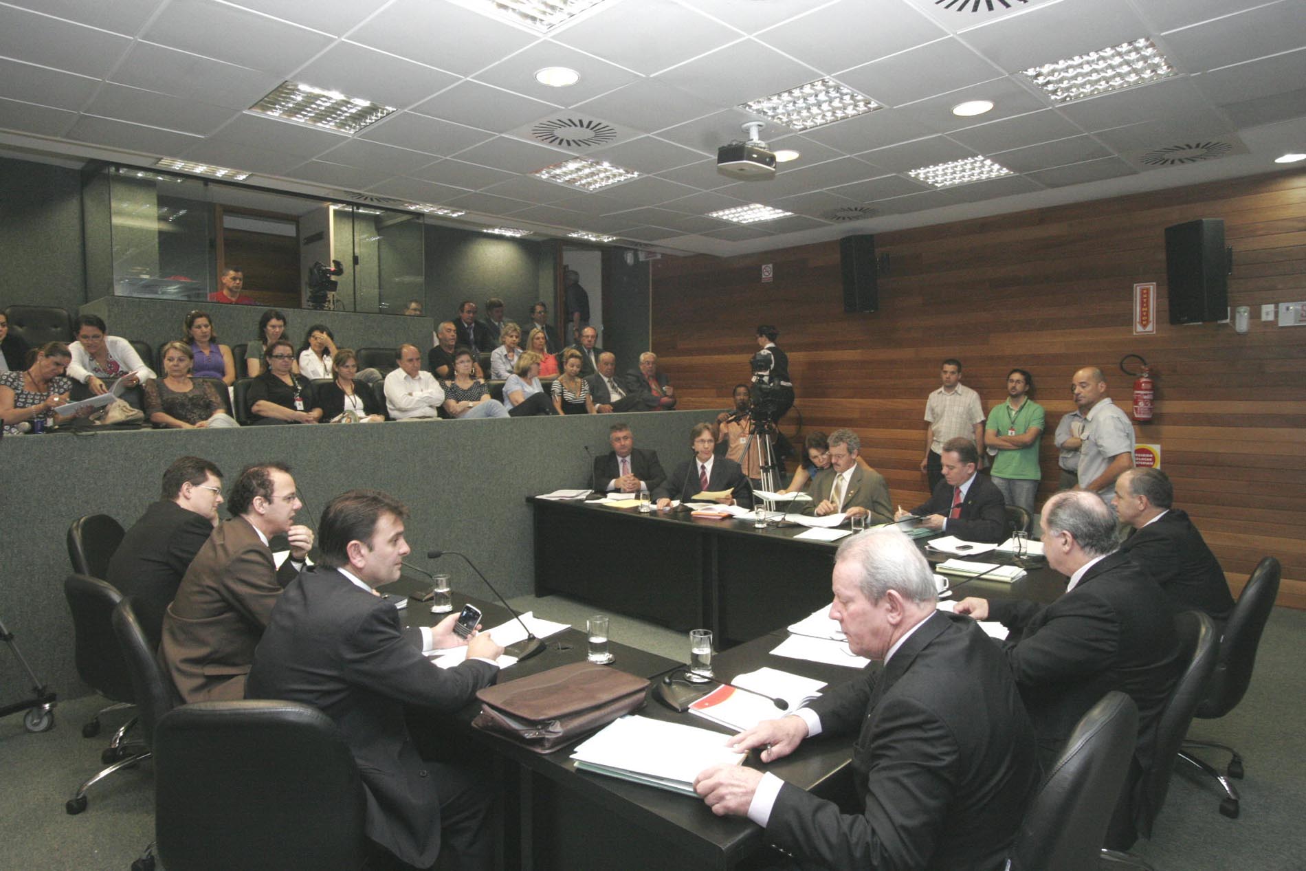 Deputado faz apelo para instalação de CPI do sistema prisional
