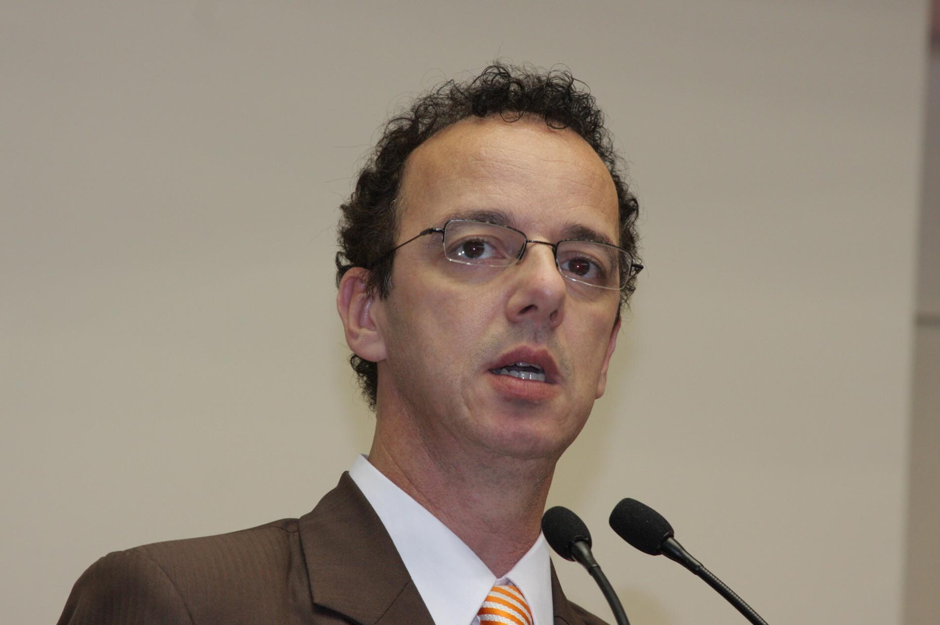 Dos Gabinetes – Projeto proíbe inscrição de devedores de serviços públicos no SPC