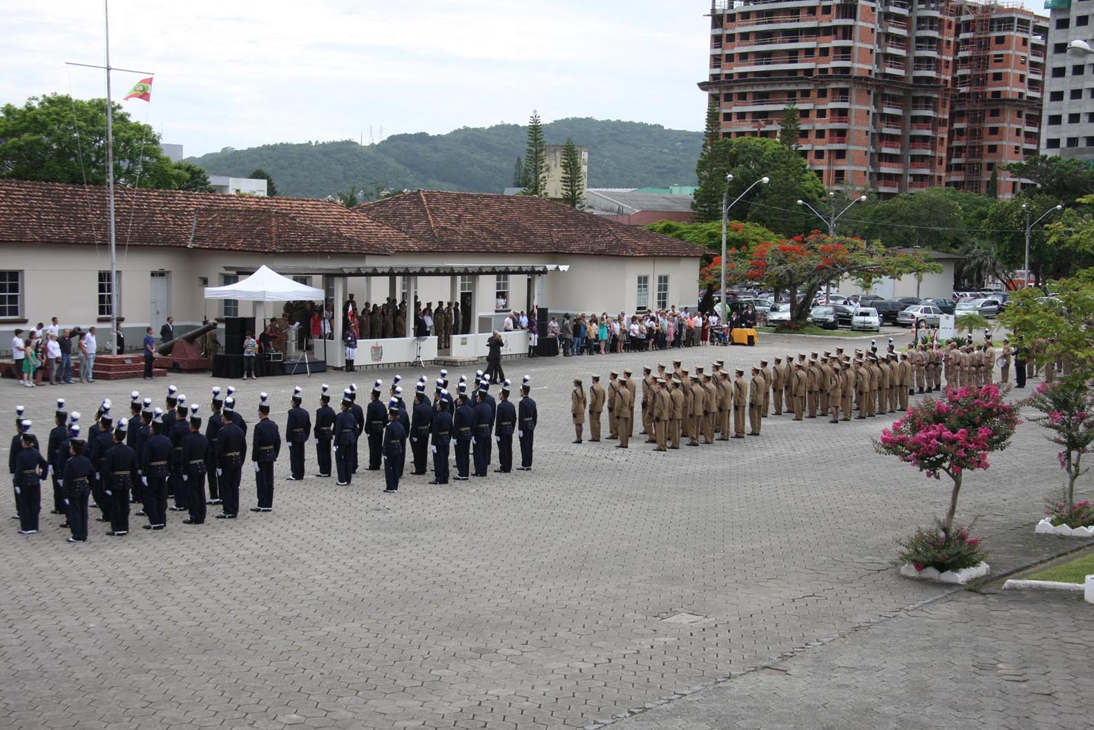 Militares recebem medalha de 25 anos do Colégio Feliciano Nunes Pires