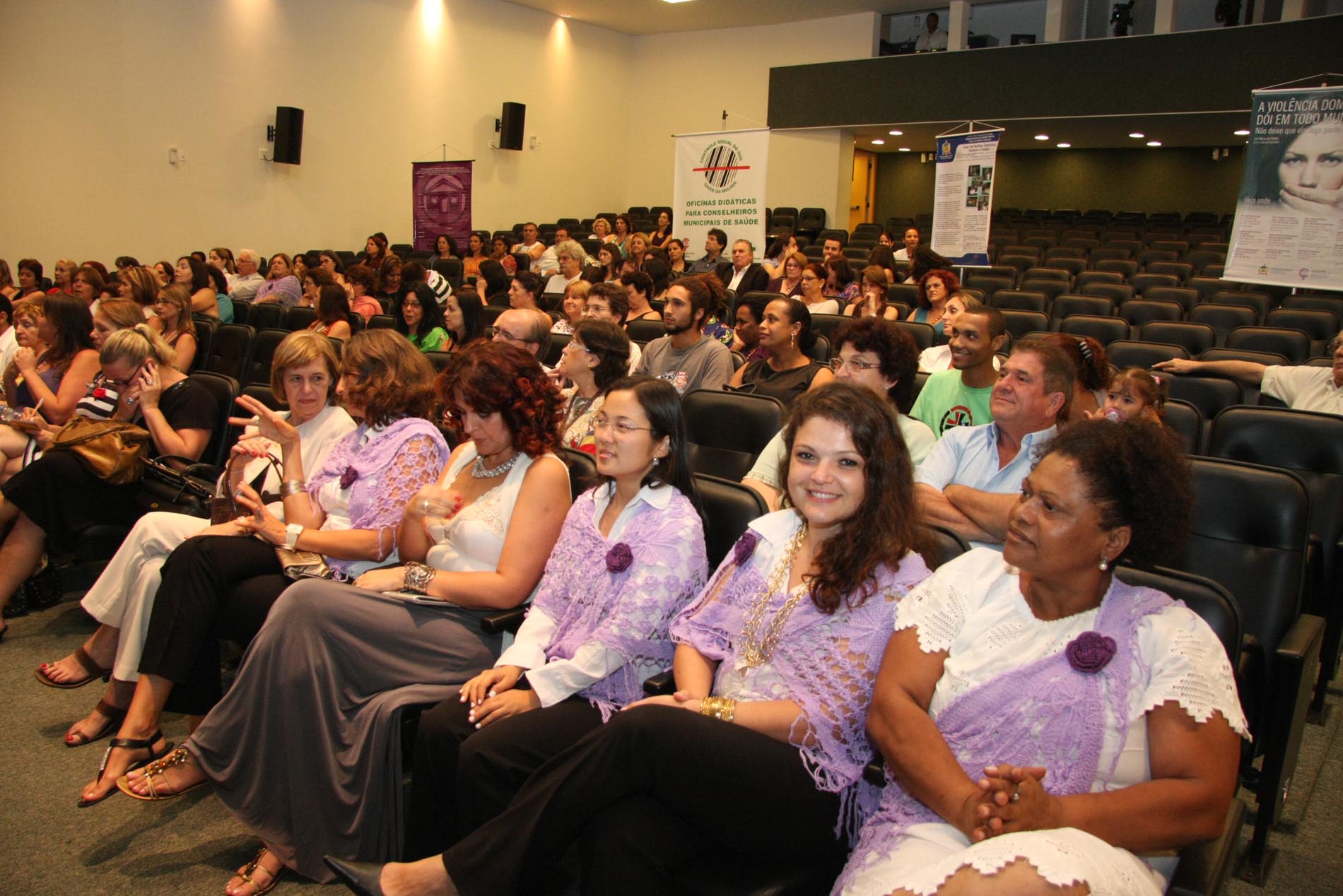 Casa da Mulher Catarina é homenageada pelo Legislativo