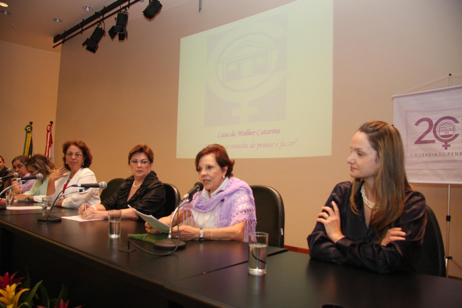 Casa da Mulher Catarina é homenageada pelo Legislativo