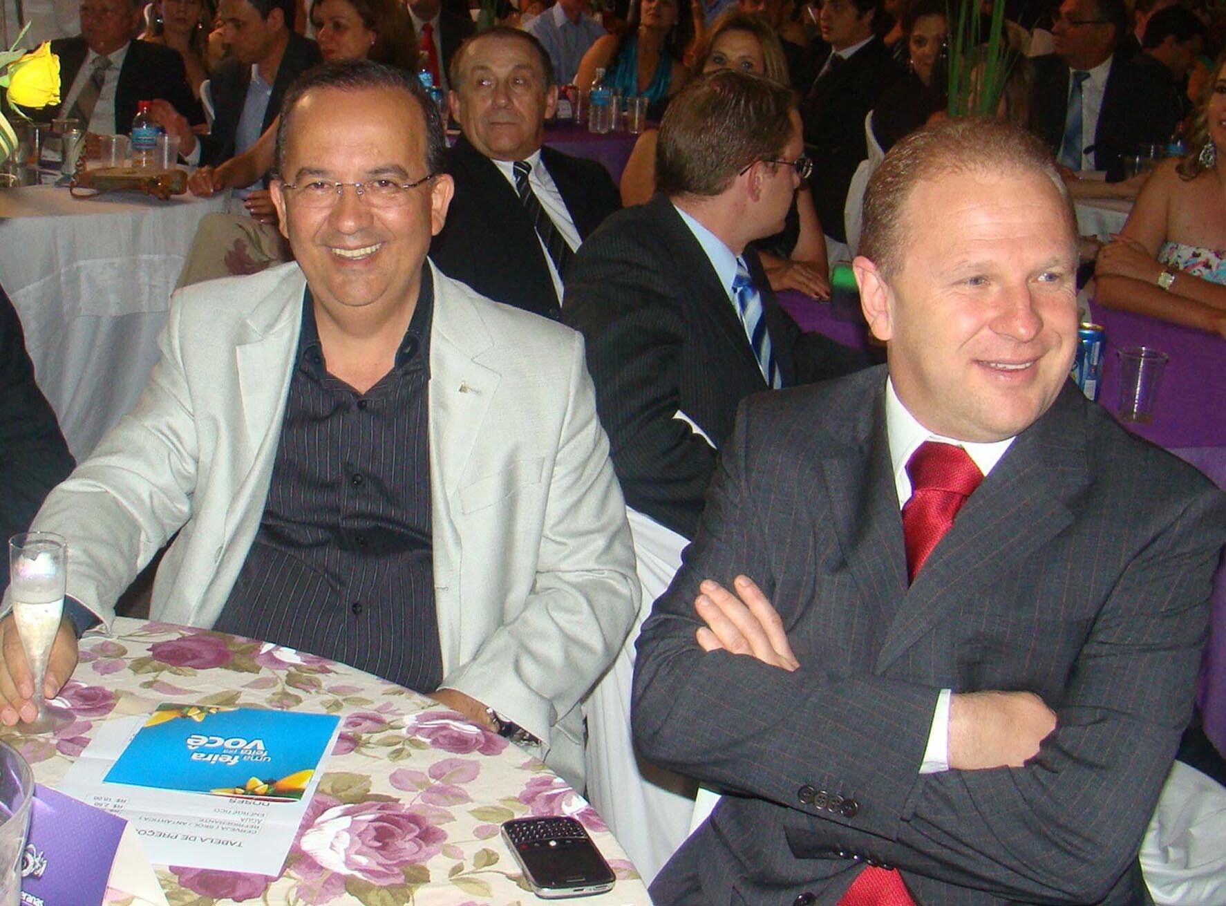 Dos Gabinetes – Jorginho Mello e Gelson Merísio prestigiam abertura da Festa do Milho